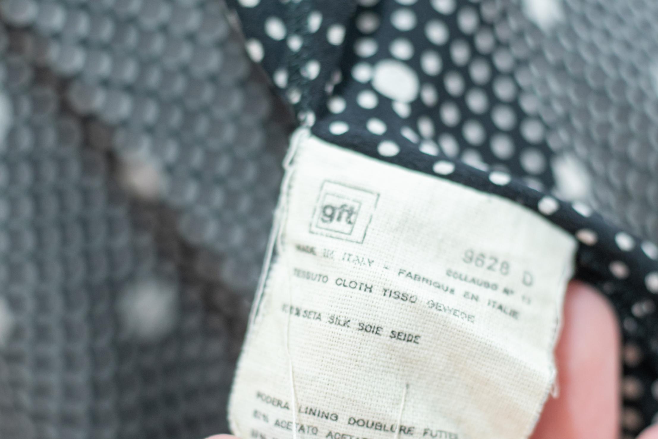 Chemise à pois Emanuel Ungaro avec ruban de soie en vente 6