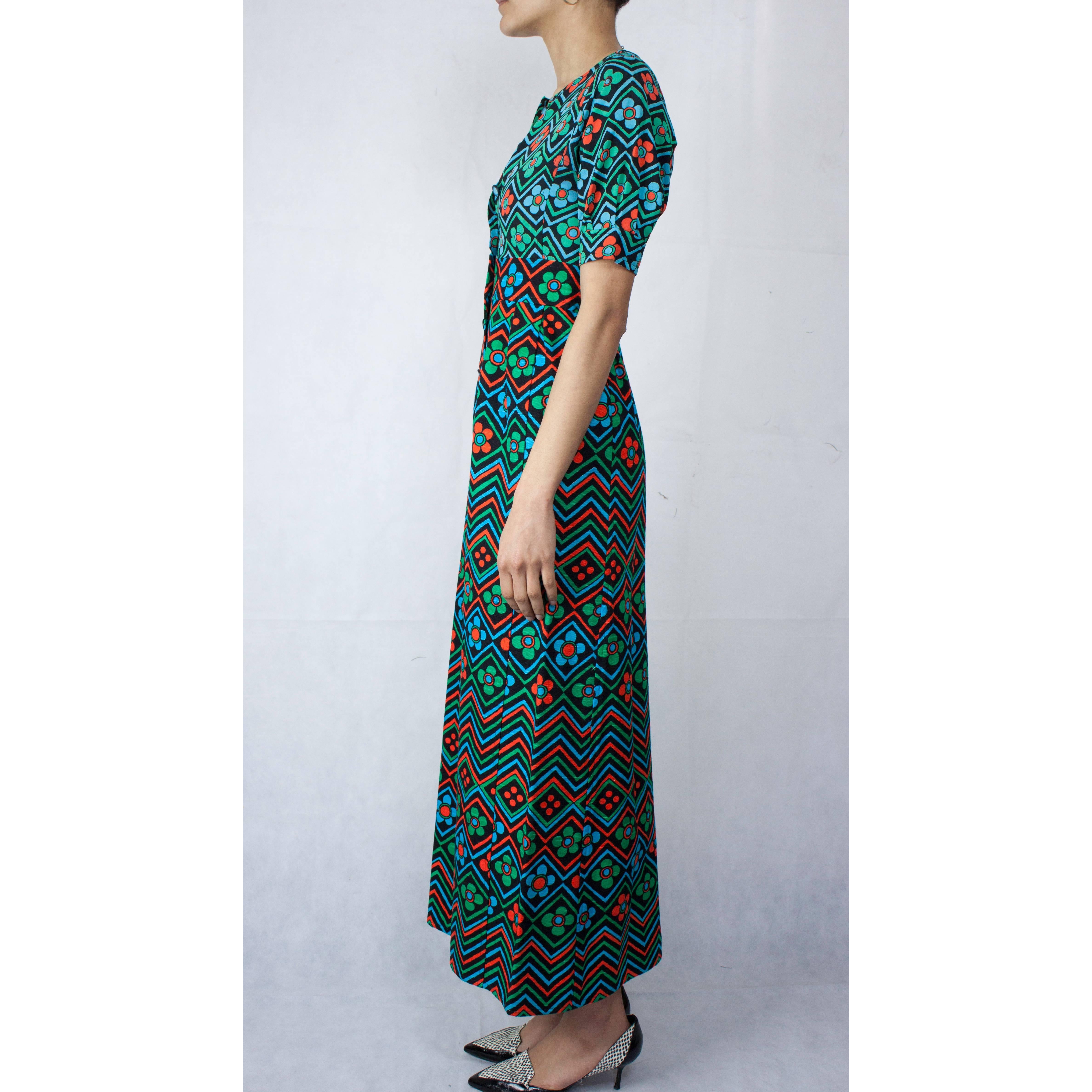 Emanuel Ungaro printed crepe and linen hostess maxi dress. circa 1970 In Excellent Condition For Sale In London, GB