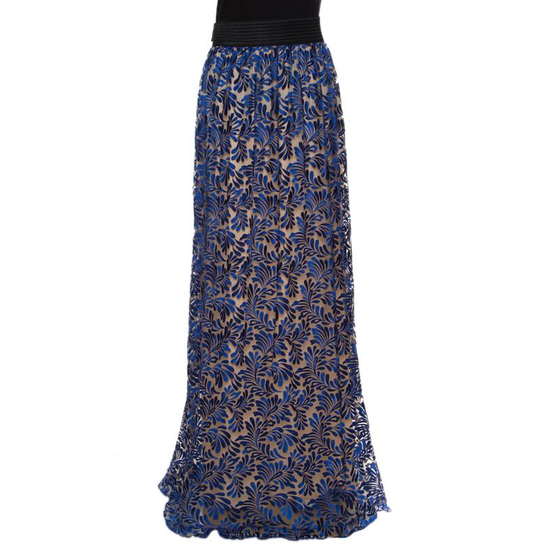 Add a magical touch of style and shine to your appearance with this Emanuel Ungaro skirt. Make a mark wherever you go adorning this beautiful skirt crafted in a maxi style and adorned with tulle foliage embroidery. This royal blue skirt has a thick,