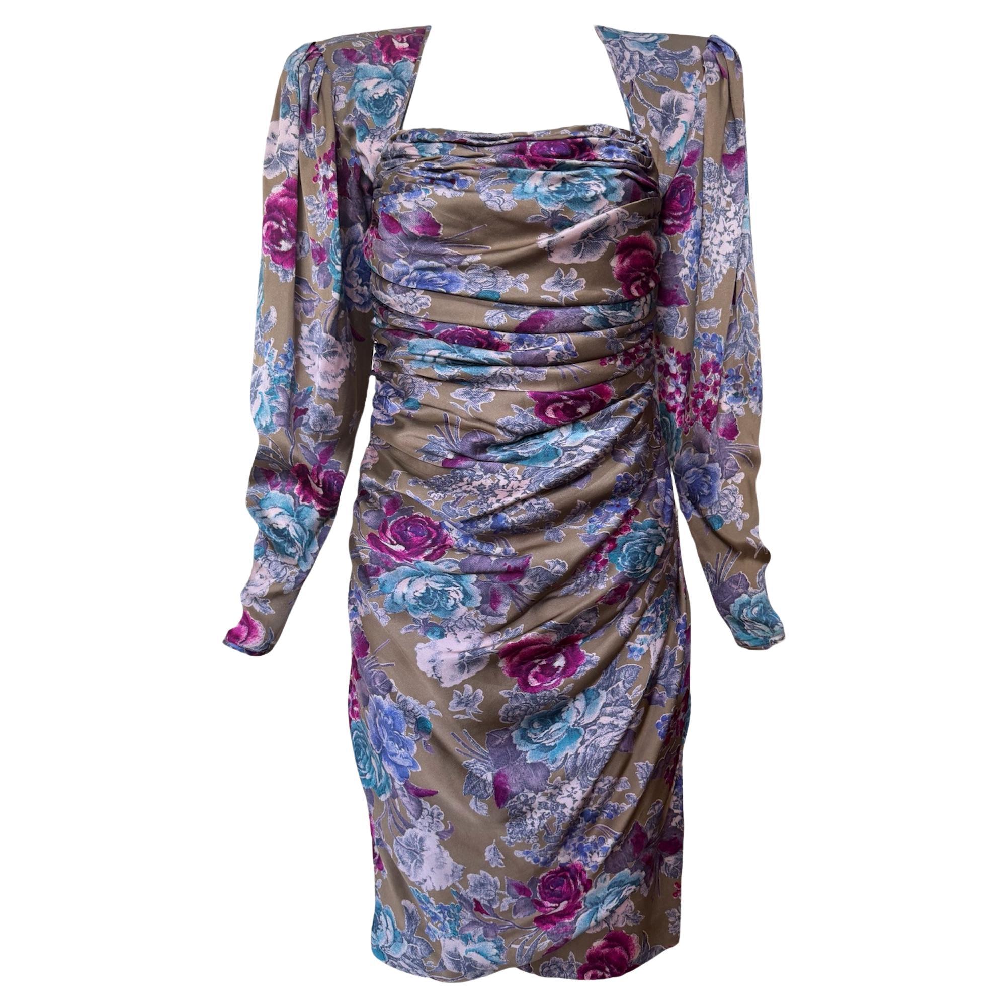 Emanuel Ungaro Gerafftes Kleid aus geblümter Seide, Neu/Alt, 1980er im Angebot