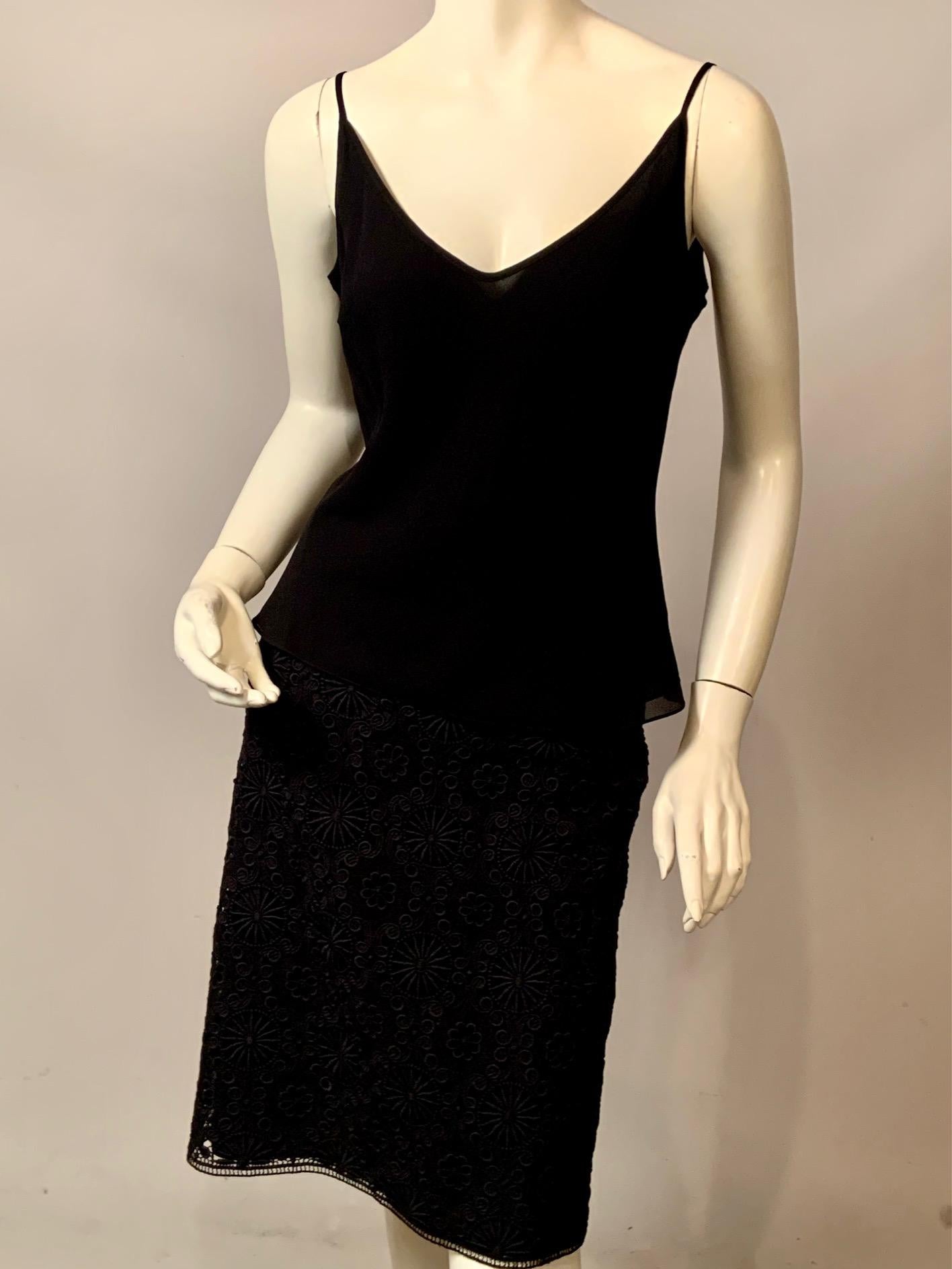 Emanuel Ungaro Schwarzer Spitzenrock mit optionalem schwarzem Seiden-Camisole im Angebot 4