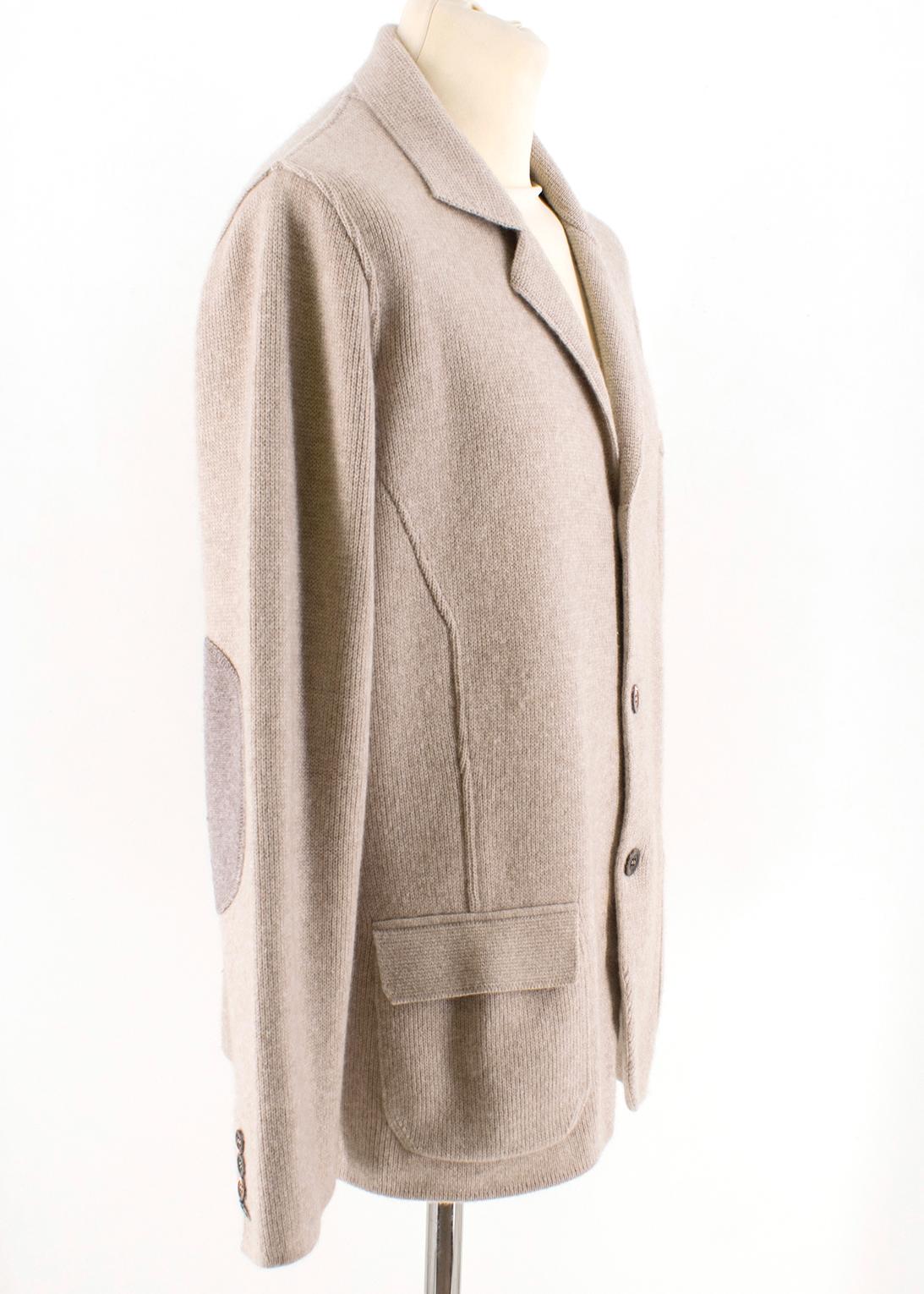 Emanuele Maffeis Beige Cashmere Men's Blazer

Soft cashmere men's cardigan,
Long sleeves,
Button up front fastening,
Two front flap pockets,
Left chest pocket, 
Button up cuffs,
Features standard notch lapel and shawl collar,
Features elbow patch