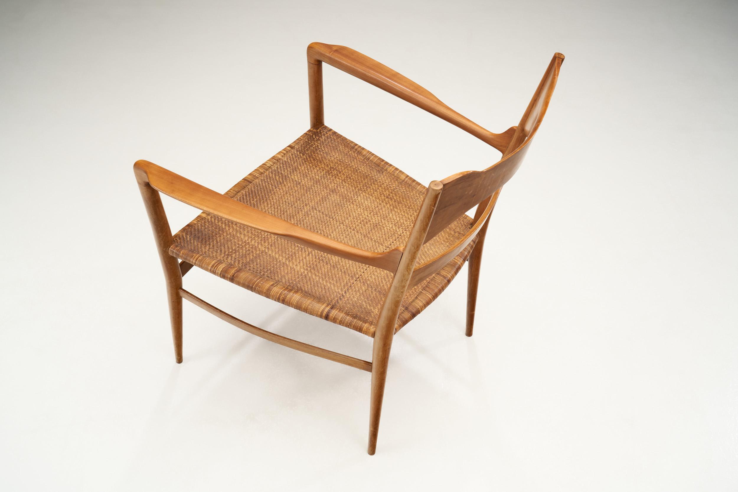 Emanuele Rambaldi Fruitwood Armchair with Woven Cane Seat, Italy 1950s In Good Condition In Utrecht, NL