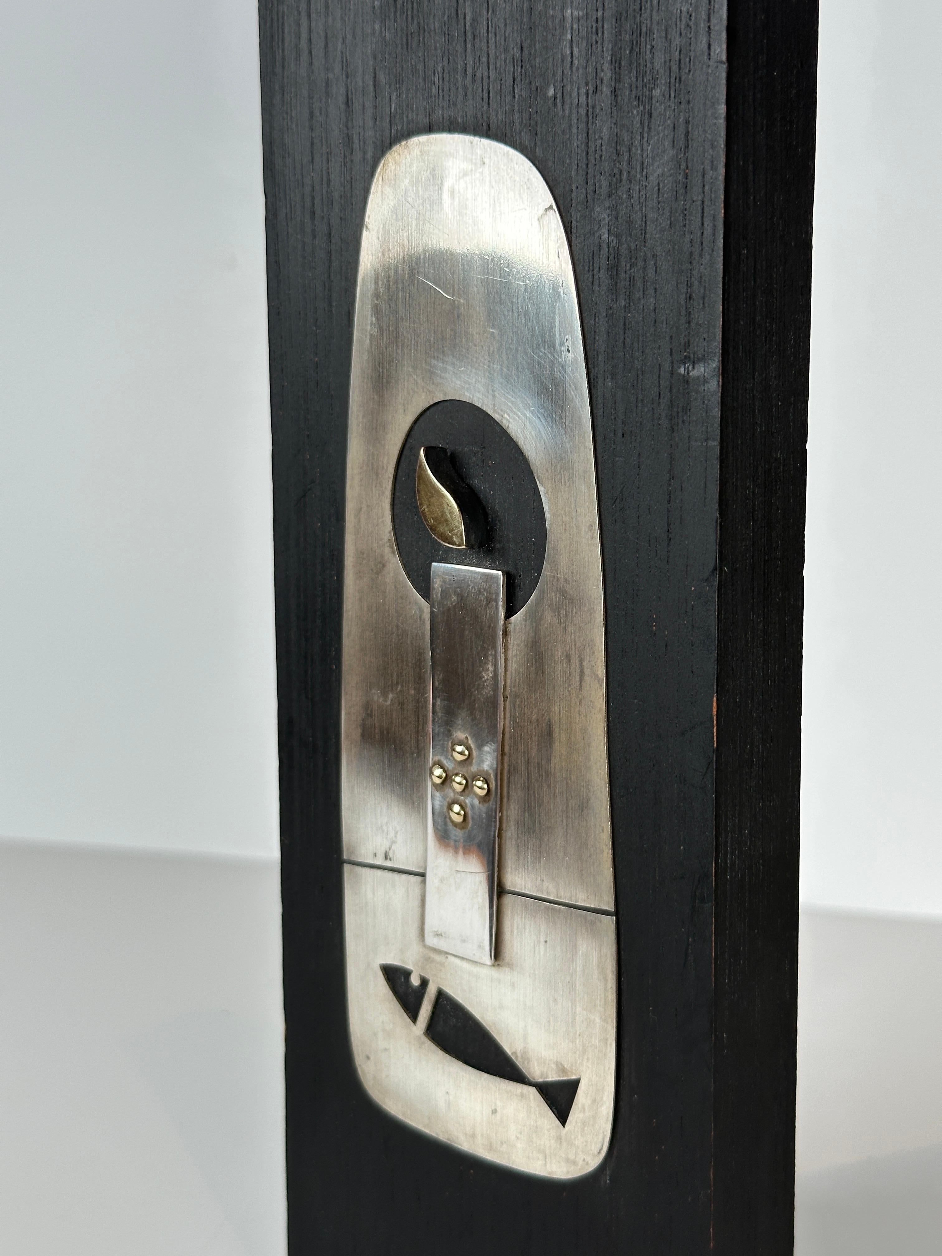Mid-Century moderno Targa da parete Emaus Talleres Monasticos in argento, ottone e Wood in vendita