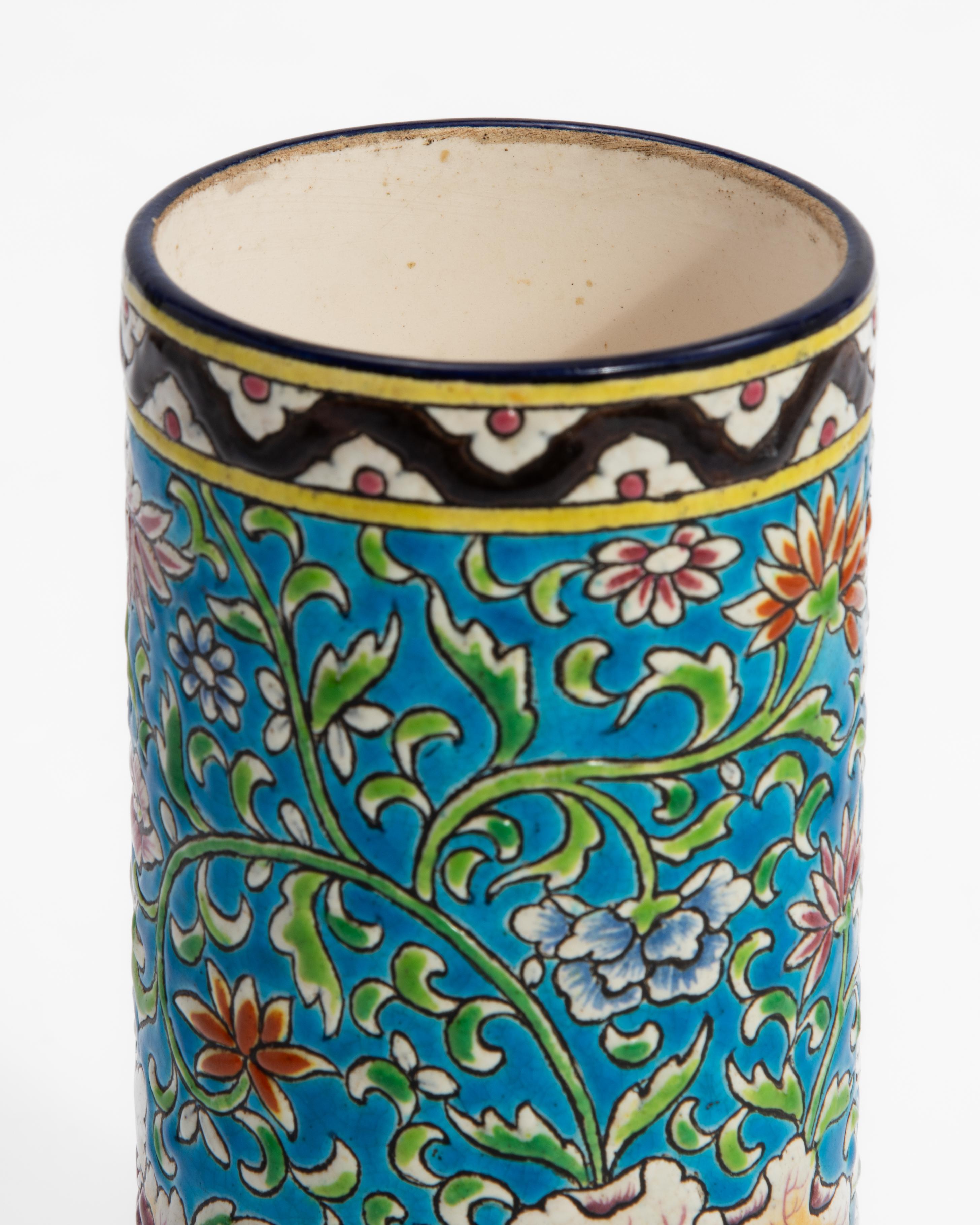 Emaux De Longwy Zylinder Vase Floral Cloisonne Dekoration 1920er Jahre Frankreich markiert (Keramik) im Angebot