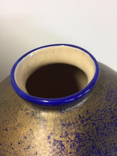 Zeitgenössische Vase aus Gold und blauer Schlange von Emaux De Longwy Danillo Curetti