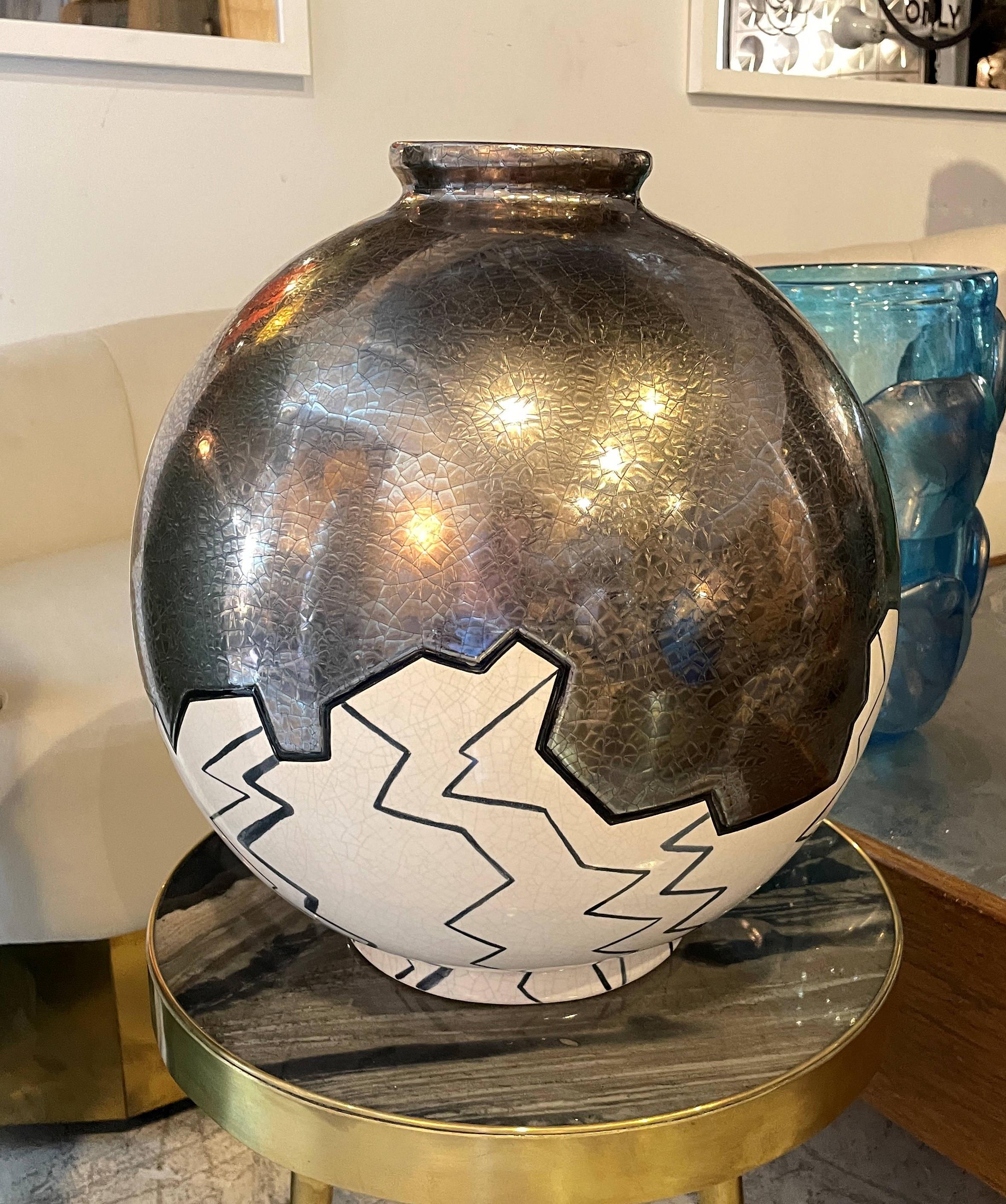Moderne Vase « Ours polaire » en émaux de Longwy de Danillo Curetti