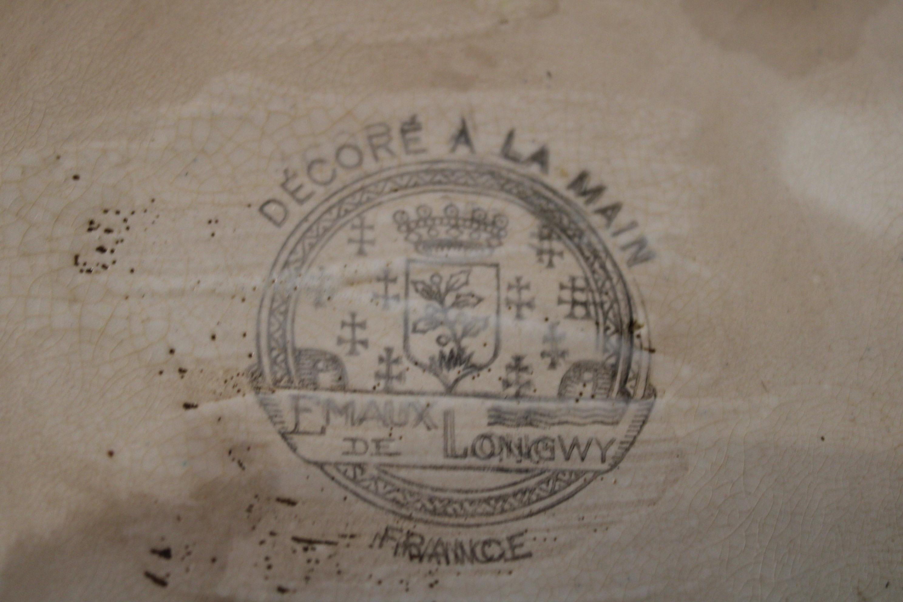 Emaux de Longwy, plat en céramique avec perroquet, France 20ème siècle en vente 1