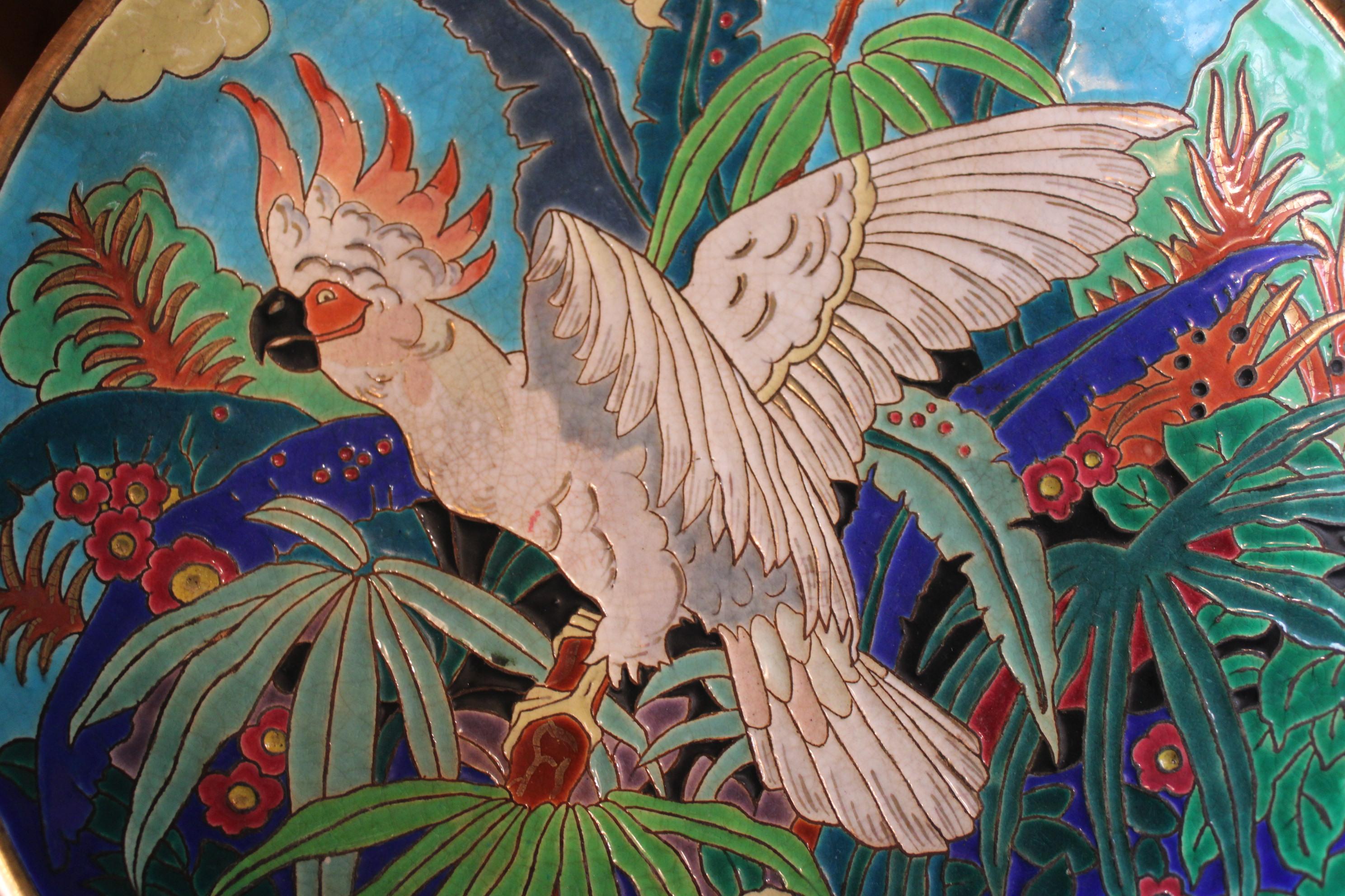 Emaux of Longwy, Keramikschale mit Papagei, Frankreich, 20. Jahrhundert im Zustand „Gut“ im Angebot in Paris, FR