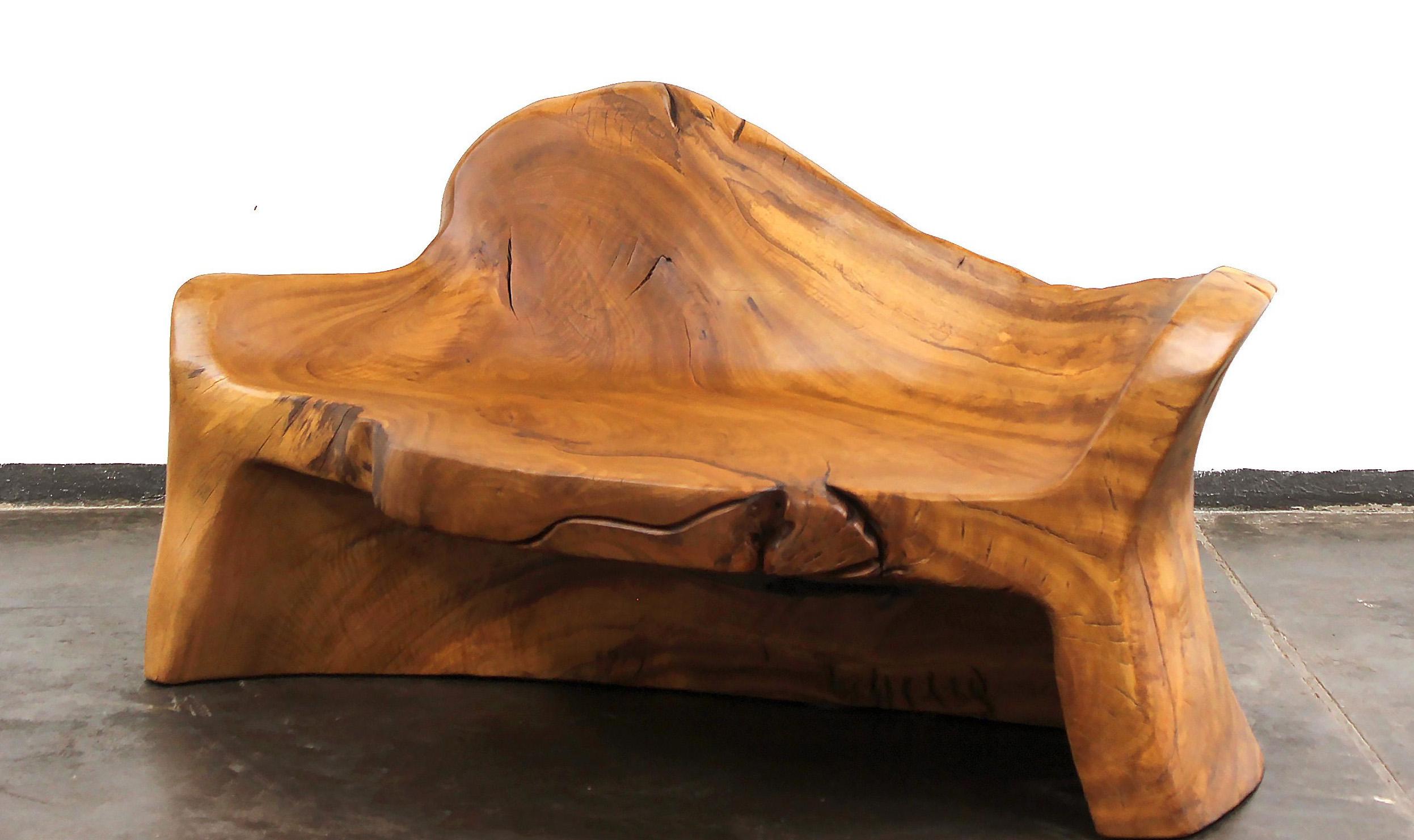 This bench is a unique piece in pequi wood made in Brazil in 2016 by contemporary designer Hugo França, famous for his sculptural furniture using reclaimed wood and preserving the organic forms of the tree.