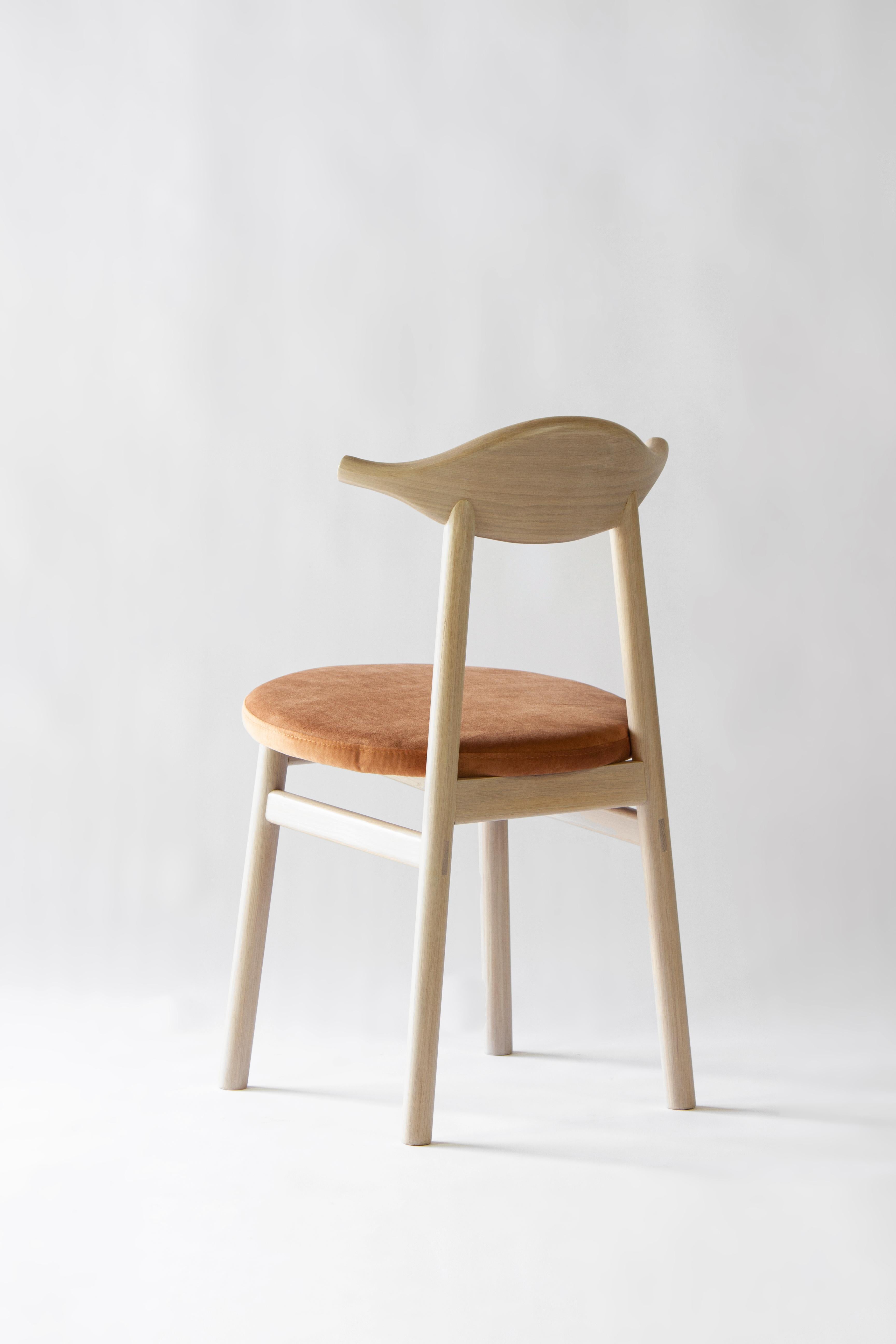 Ember Chair von Sun at Six, Nude/Teja-Stuhl aus Eiche im Mid-Century-Stil, auf Bestellung gefertigt (Moderne der Mitte des Jahrhunderts) im Angebot