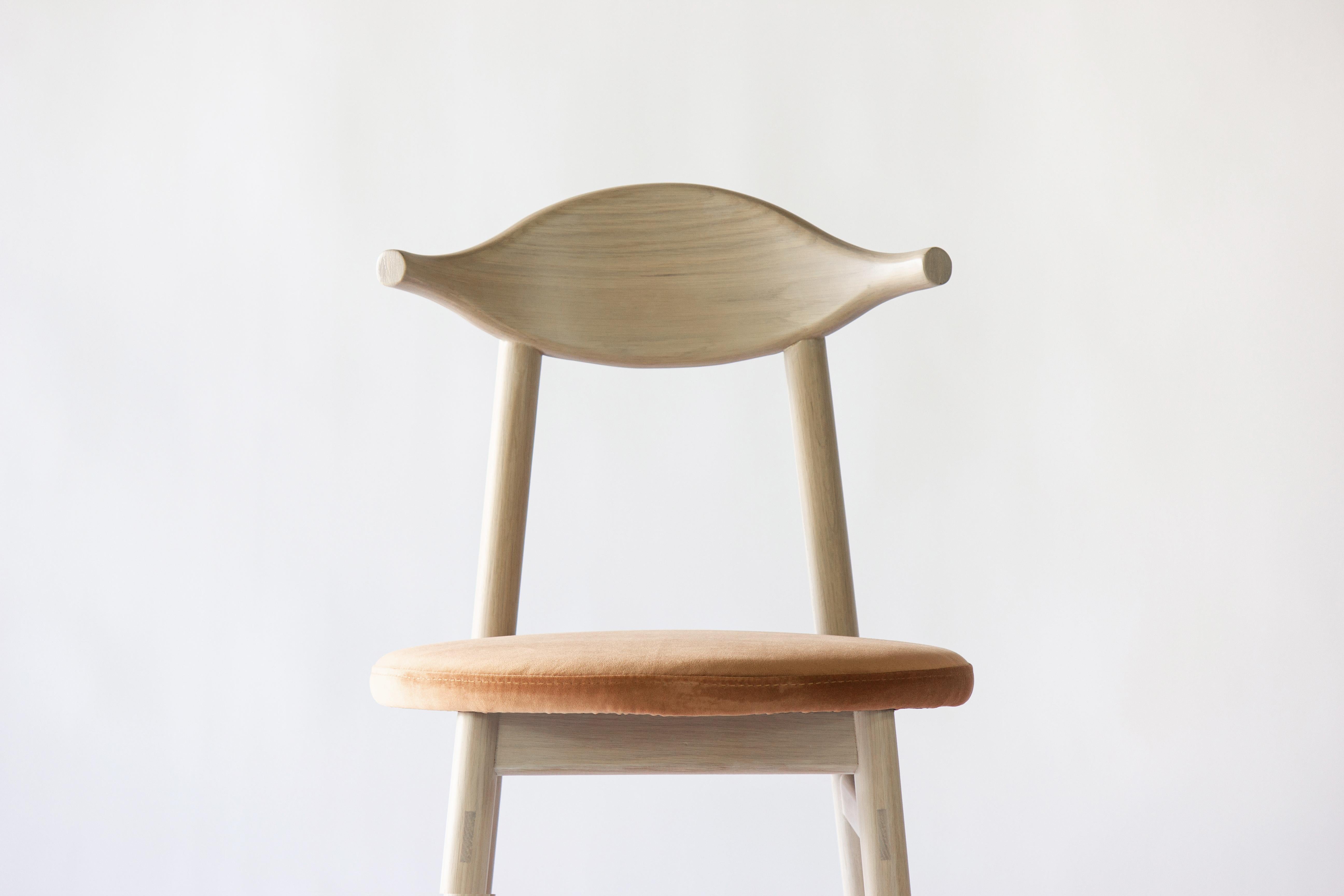 Ember Chair von Sun at Six, Nude/Teja-Stuhl aus Eiche im Mid-Century-Stil, auf Bestellung gefertigt (Chinesisch) im Angebot