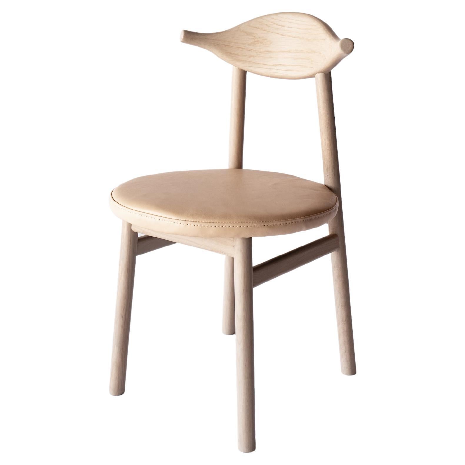 Ember Chair Leder von Sun at Six, Nude/Natural Mid-Century Chair, auf Bestellung gefertigt im Angebot