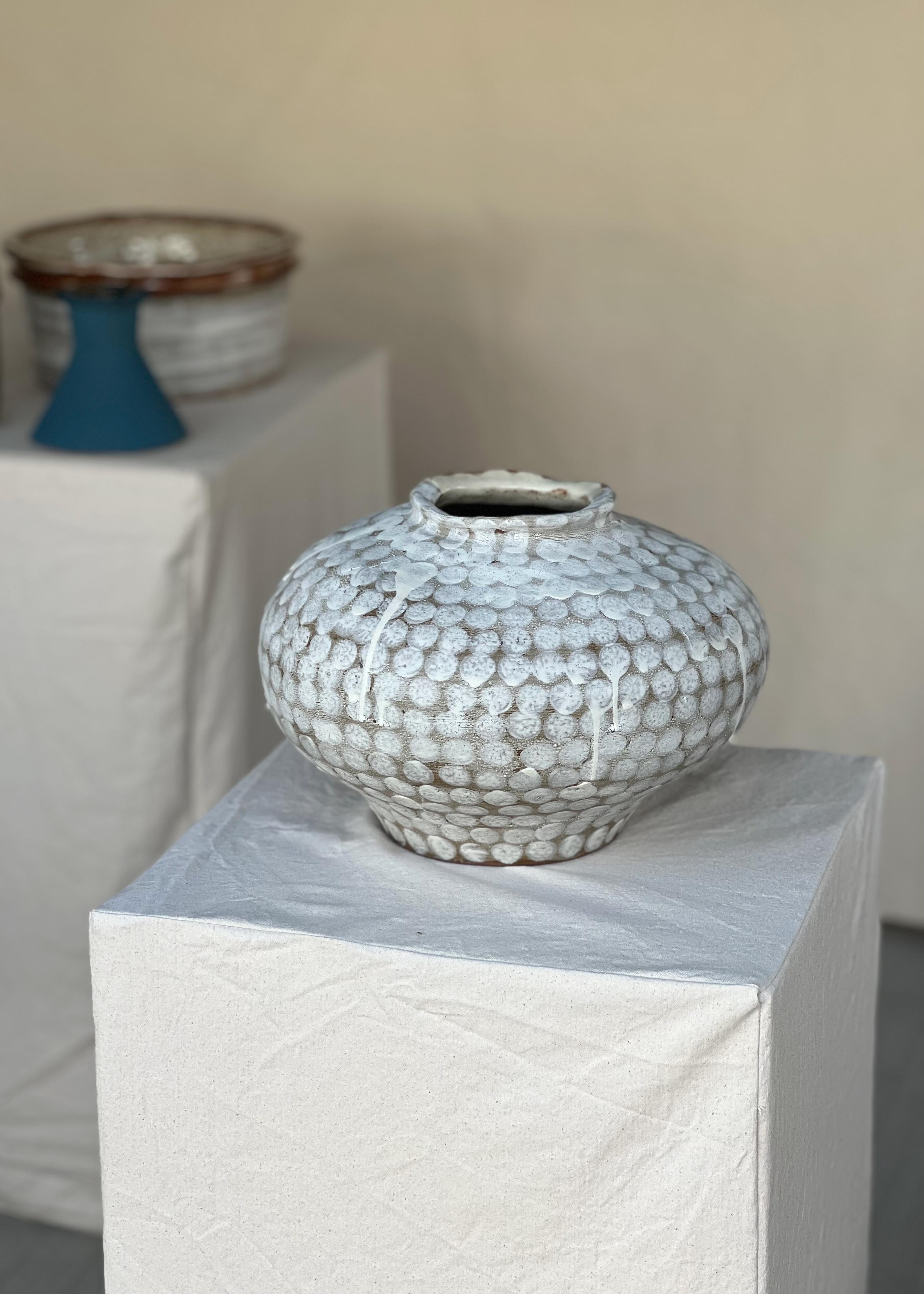 Unique, ceramic Emberken vessel, hand-crafted in Woodstock, NY in 2022.

Materials & finish:
Ceramic
Interior finish: glaze
Exterior finish: porcelain slip, glaze.