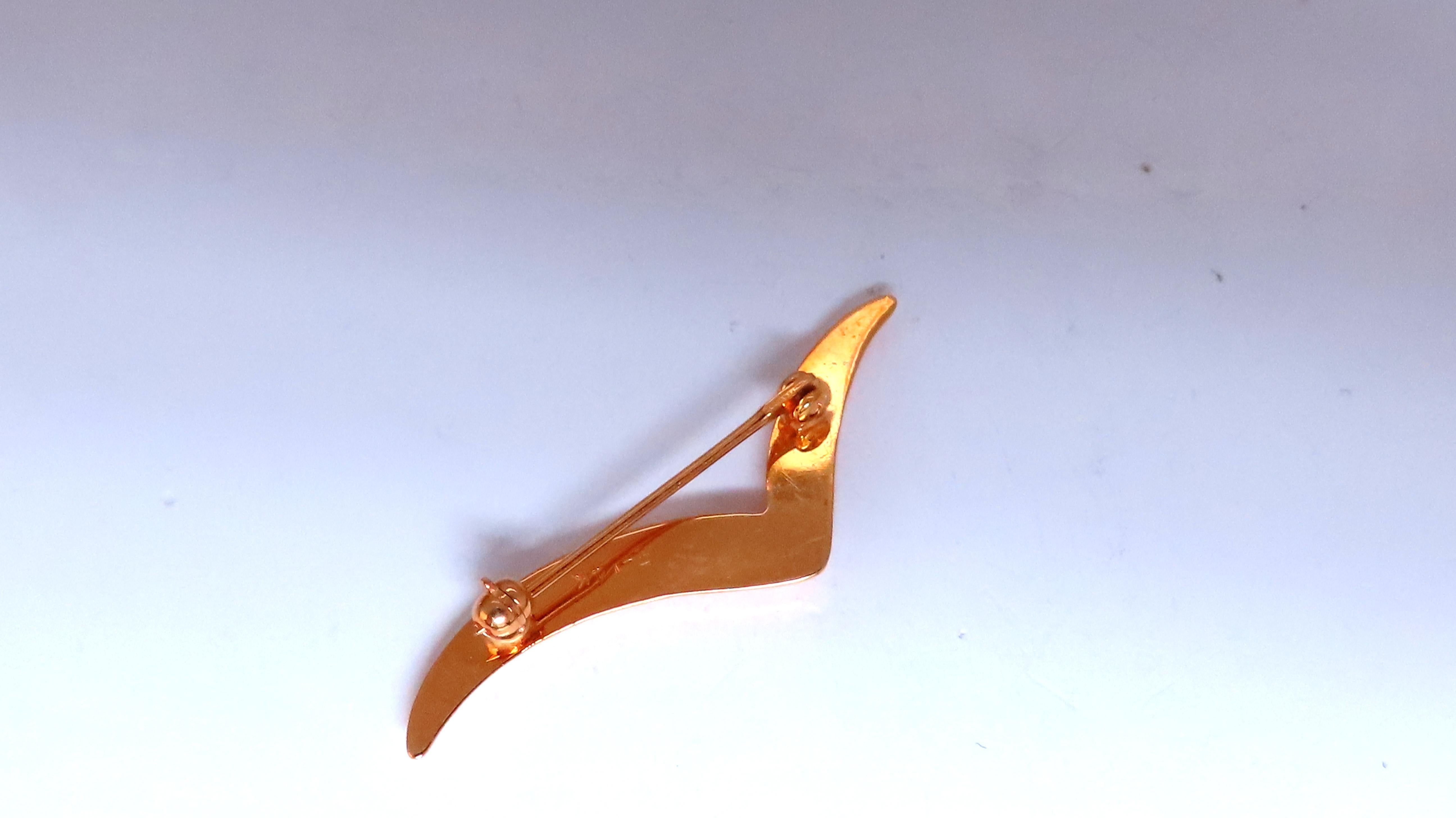 Emblem Iconic Pin 14kt gold 12365 In Excellent Condition For Sale In New York, NY