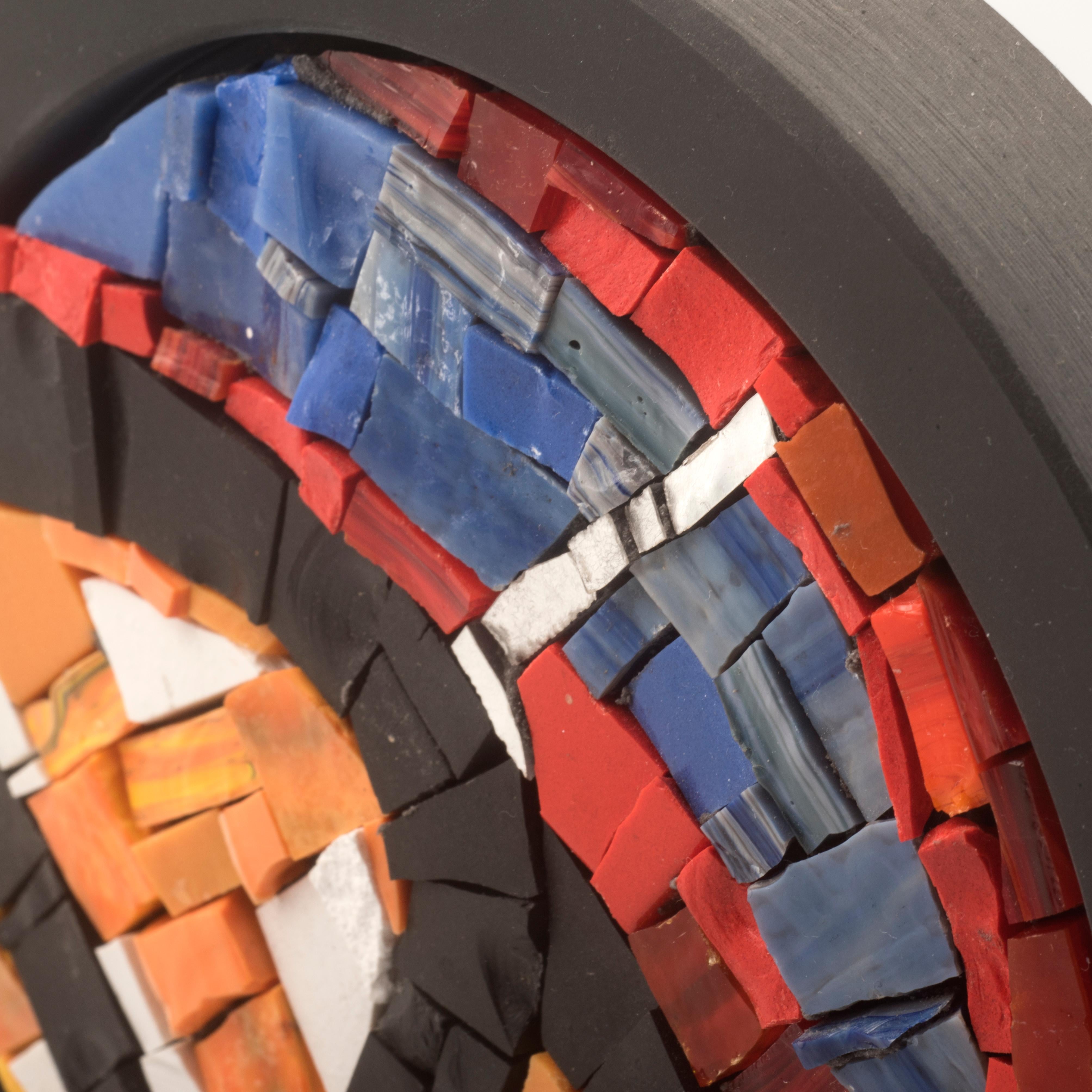 Fait main EMBLEME SOLAIRE - Sculpture en mosaïque et ardoise de Nino Basso - Pièce unique en vente