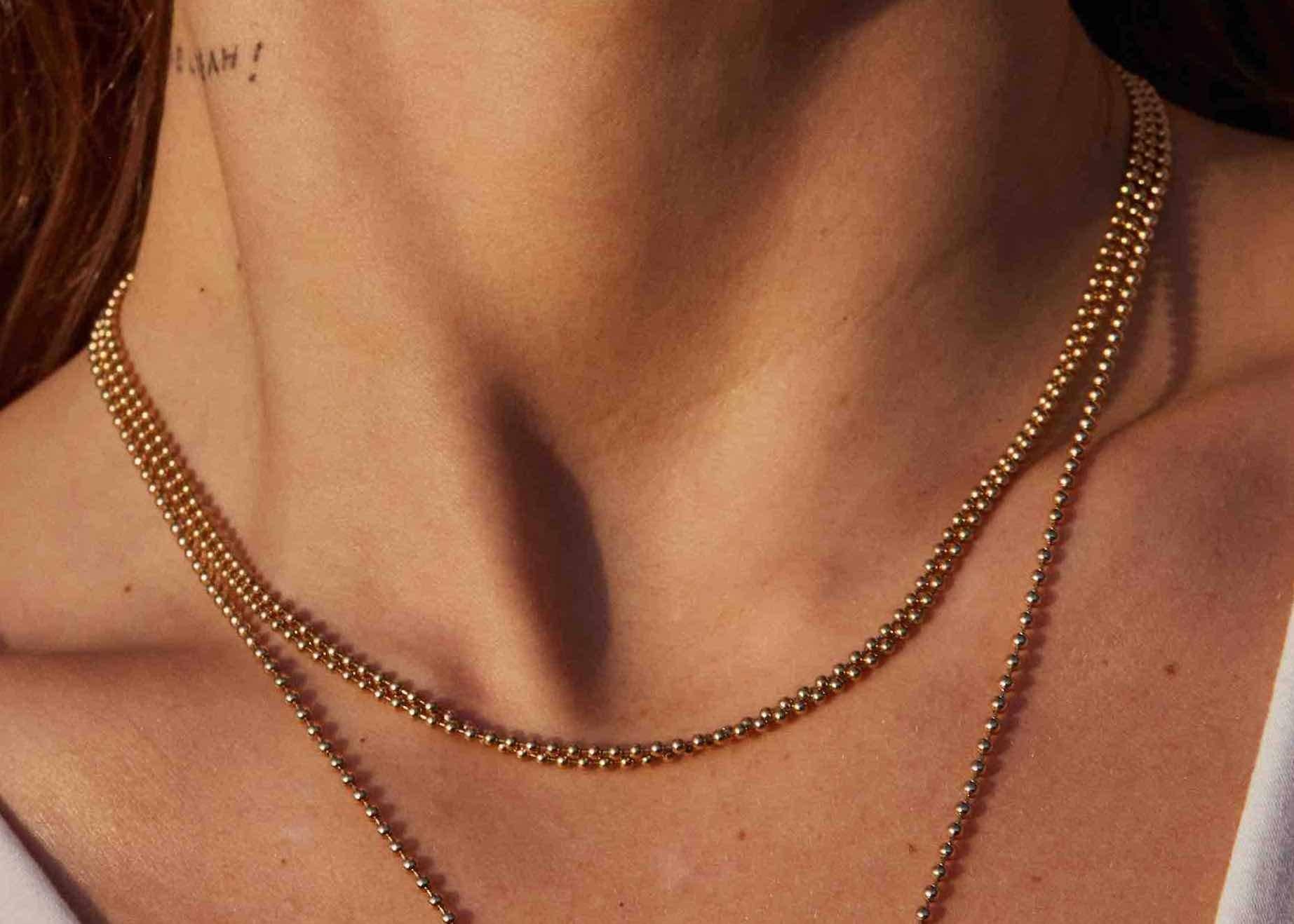 Die doppelte Kugelkette Halskette 

Diese Halskette aus 14-karätigem Gelbgold ist ideal für das tägliche Tragen. Wunderschön als Einzelstück, mit einem Anhänger oder als zarte Ergänzung zu einer Halskette. 

Einzelheiten zum Produkt:
16