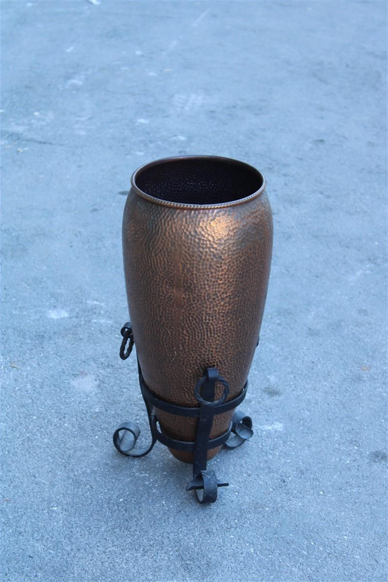 Embossed and Hammered Copper Umbrella Stand Italy 1950s Forged Iron Base In Good Condition For Sale In Palermo, Sicily
