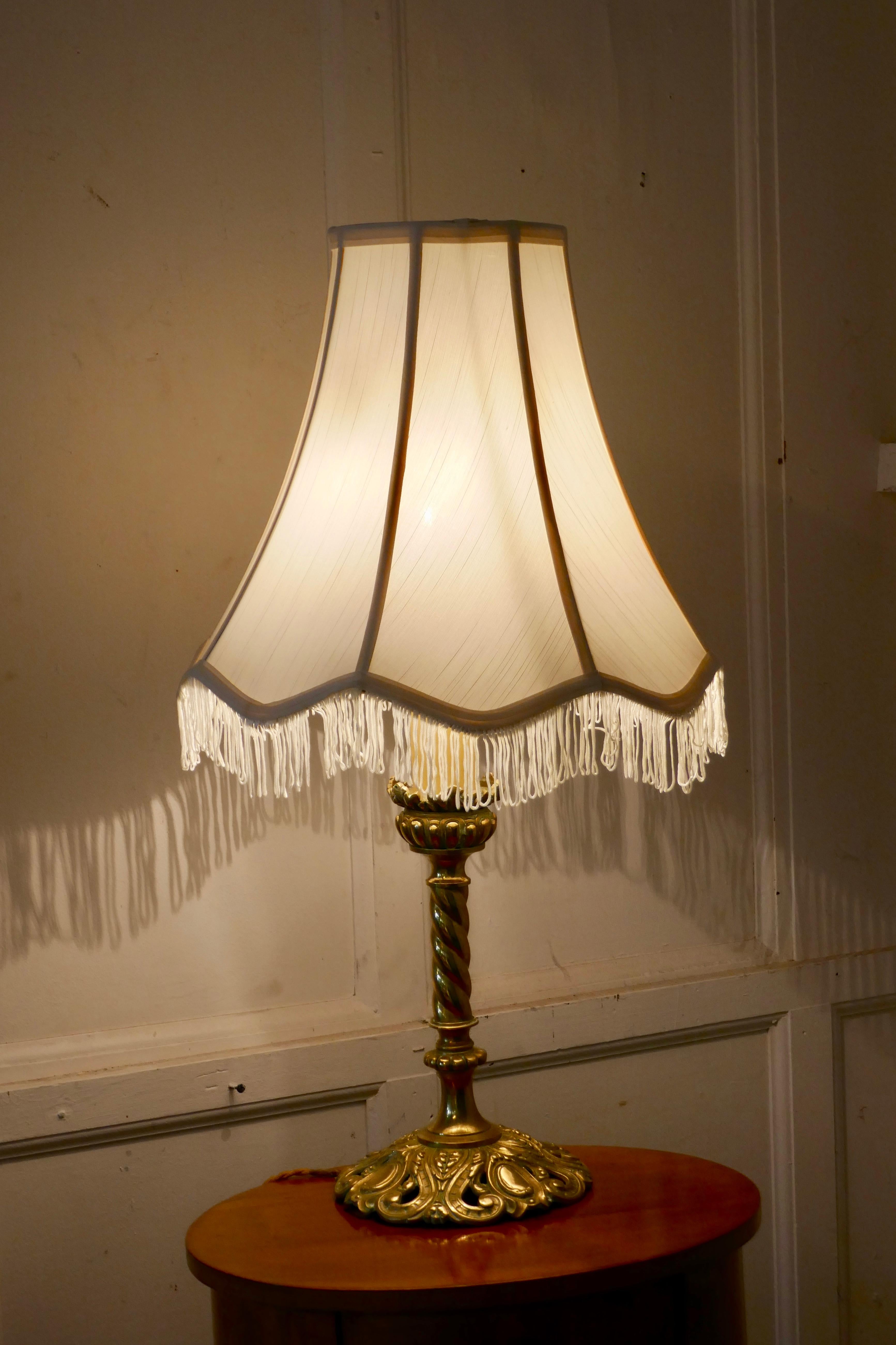 Embossed Barley Twist Column Brass Table Lamp with New Shade In Good Condition In Chillerton, Isle of Wight