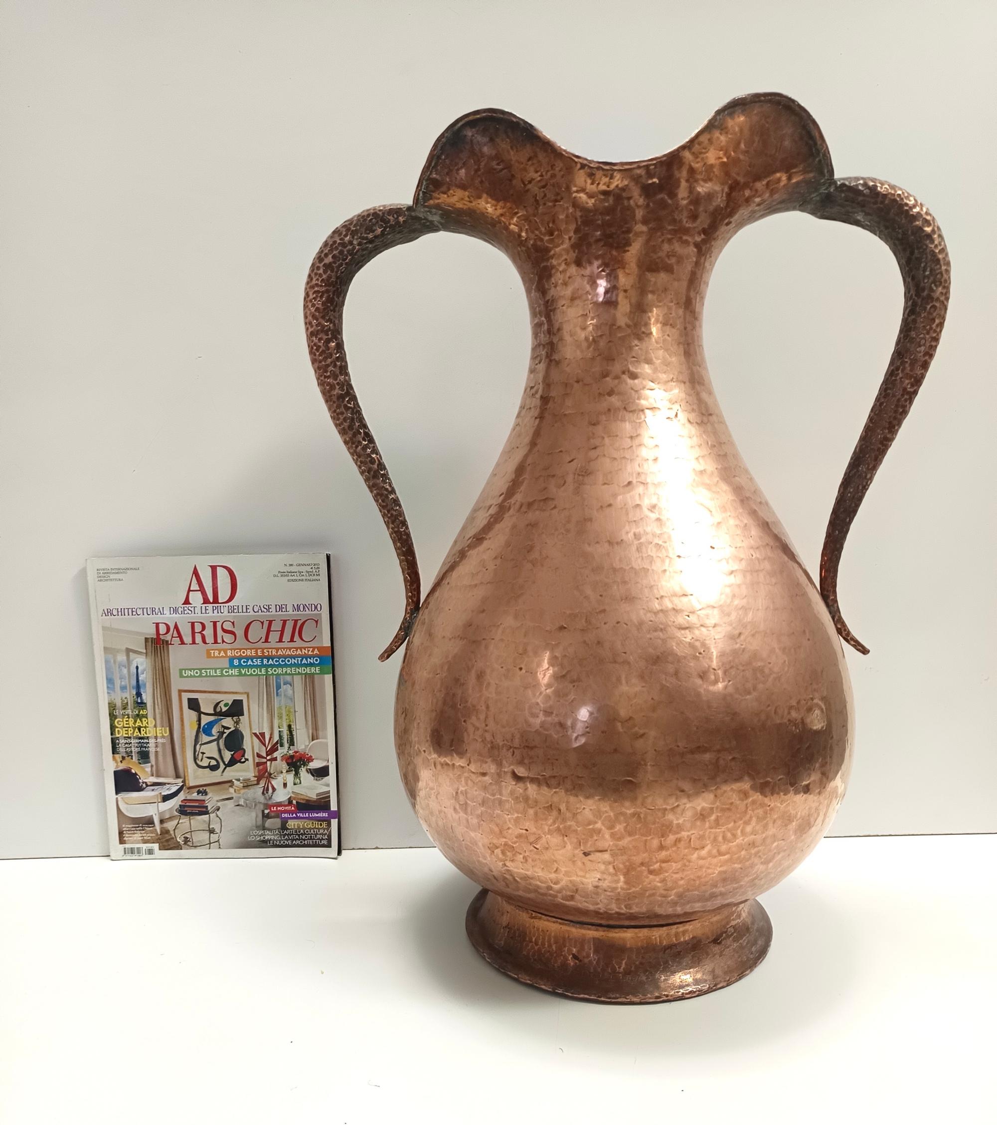 Italiano Vaso / portaombrelli in rame sbalzato di Egidio Casagrande, Italia in vendita