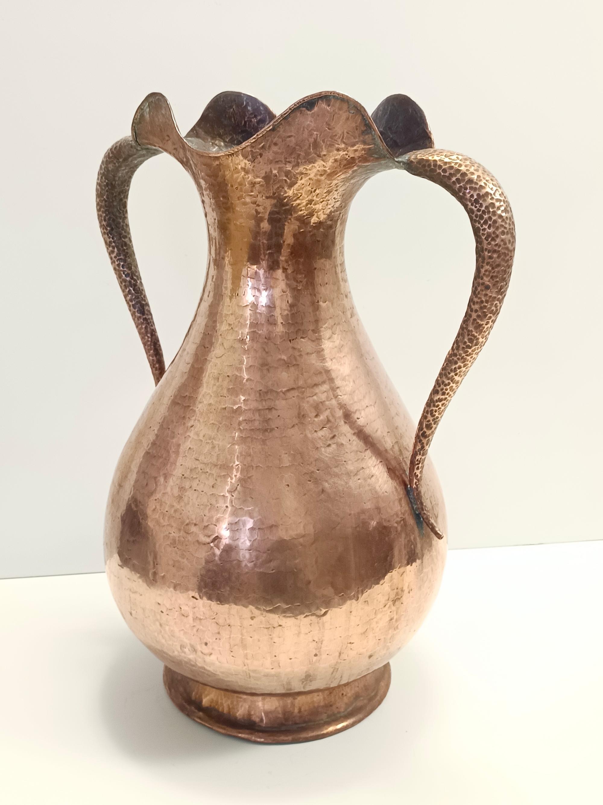 Vaso / portaombrelli in rame sbalzato di Egidio Casagrande, Italia In condizioni ottime in vendita a Bresso, Lombardy