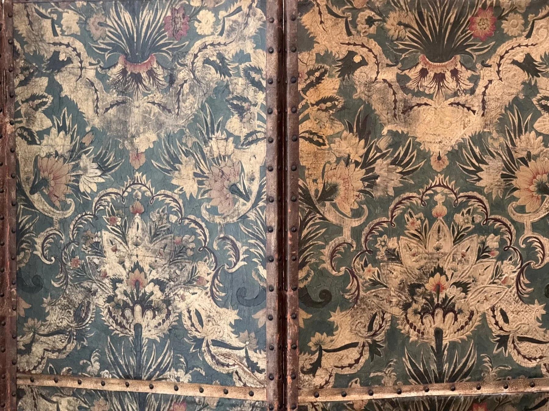 Embossed Leather 4-Panel Screen, Pale Green and golds - 18th Century 3