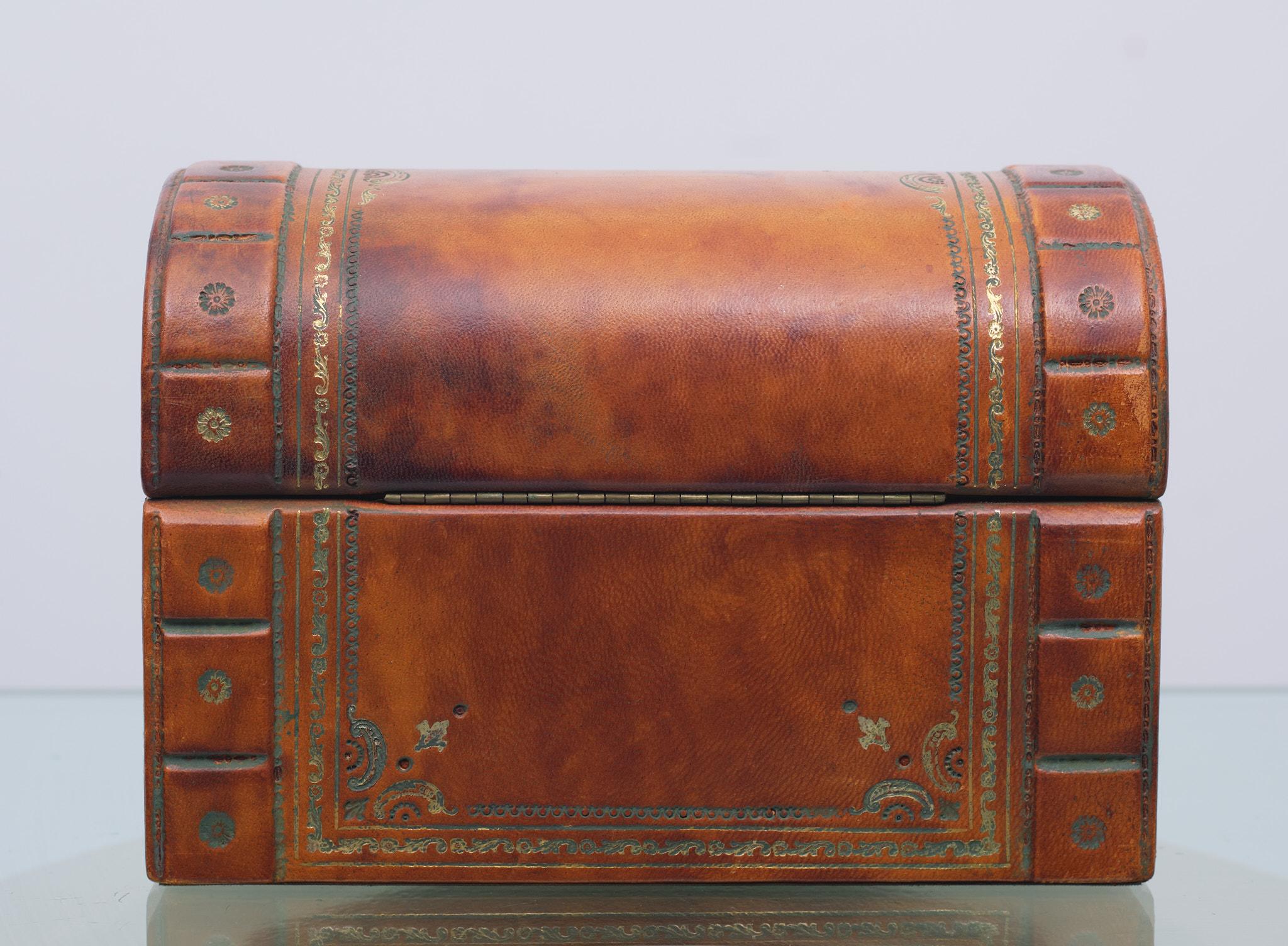 Mid-20th Century Embossed Leather Jewelry Box Italy 1960s For Sale