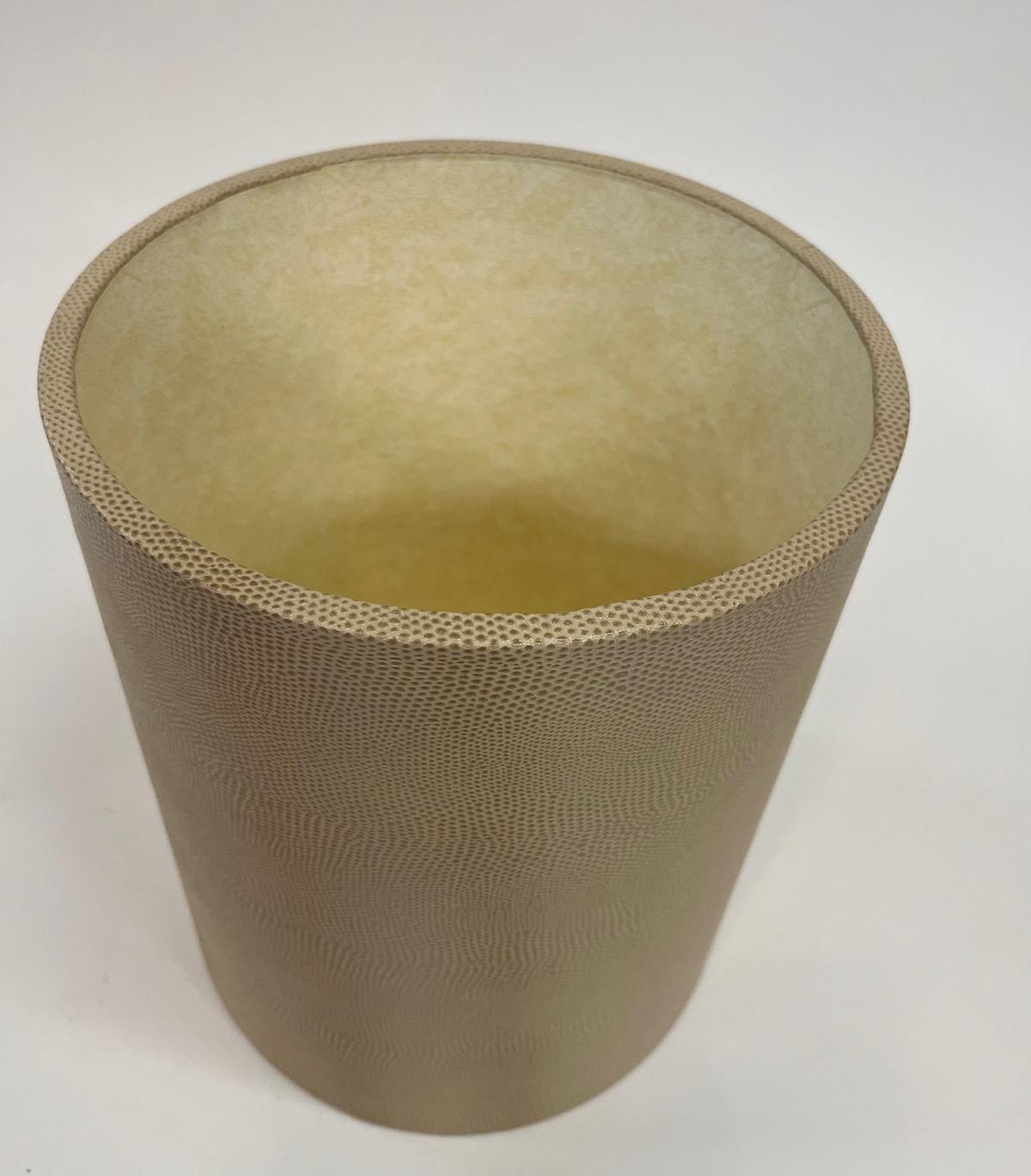 Embossed Leather Lizard Skin Wastebasket In Good Condition For Sale In West Palm Beach, FL