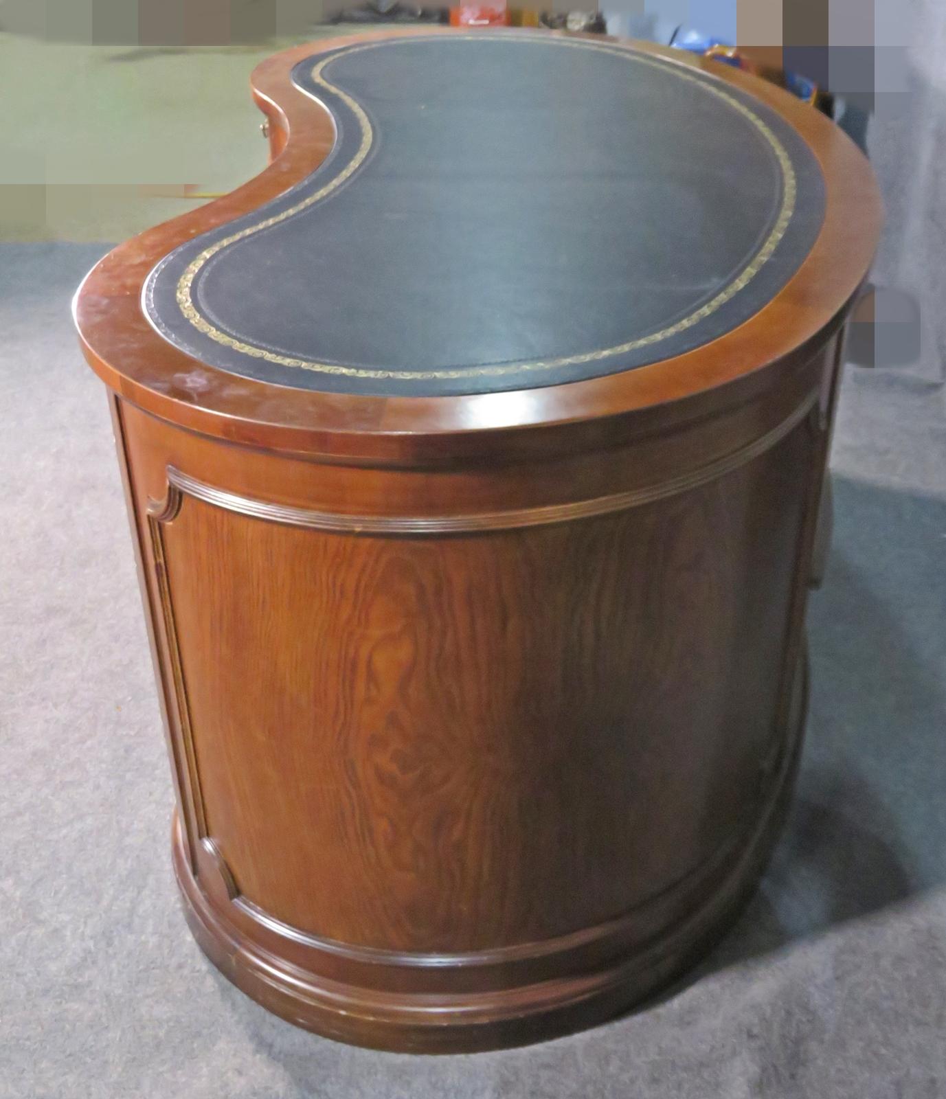 Mid-20th Century Embossed Leather Top Kidney Shaped Walnut Georgian Style Executive Desk 