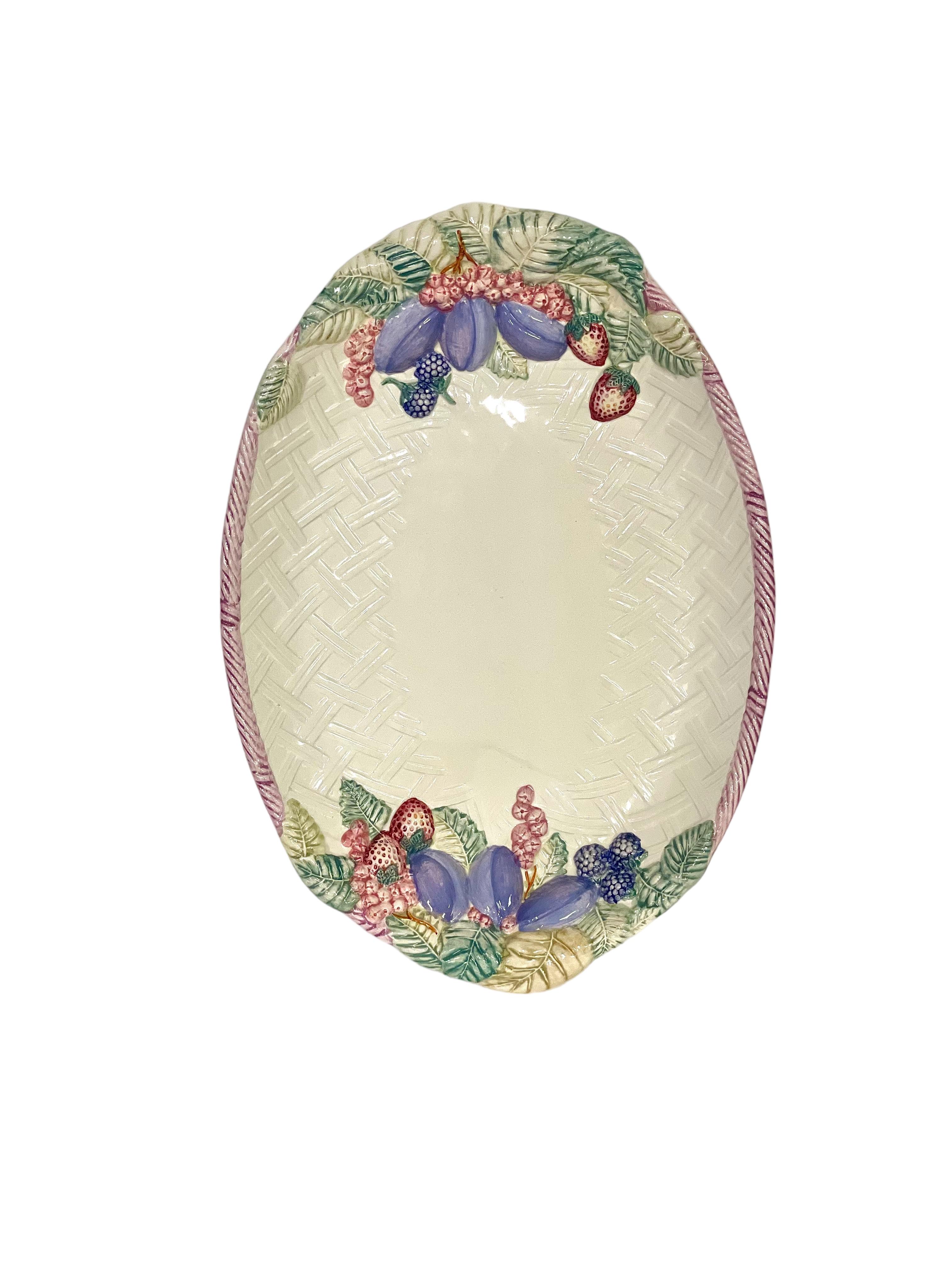 French Majolica Embossed Oval Serving Platter with Decoration of Fruit In Good Condition For Sale In LA CIOTAT, FR
