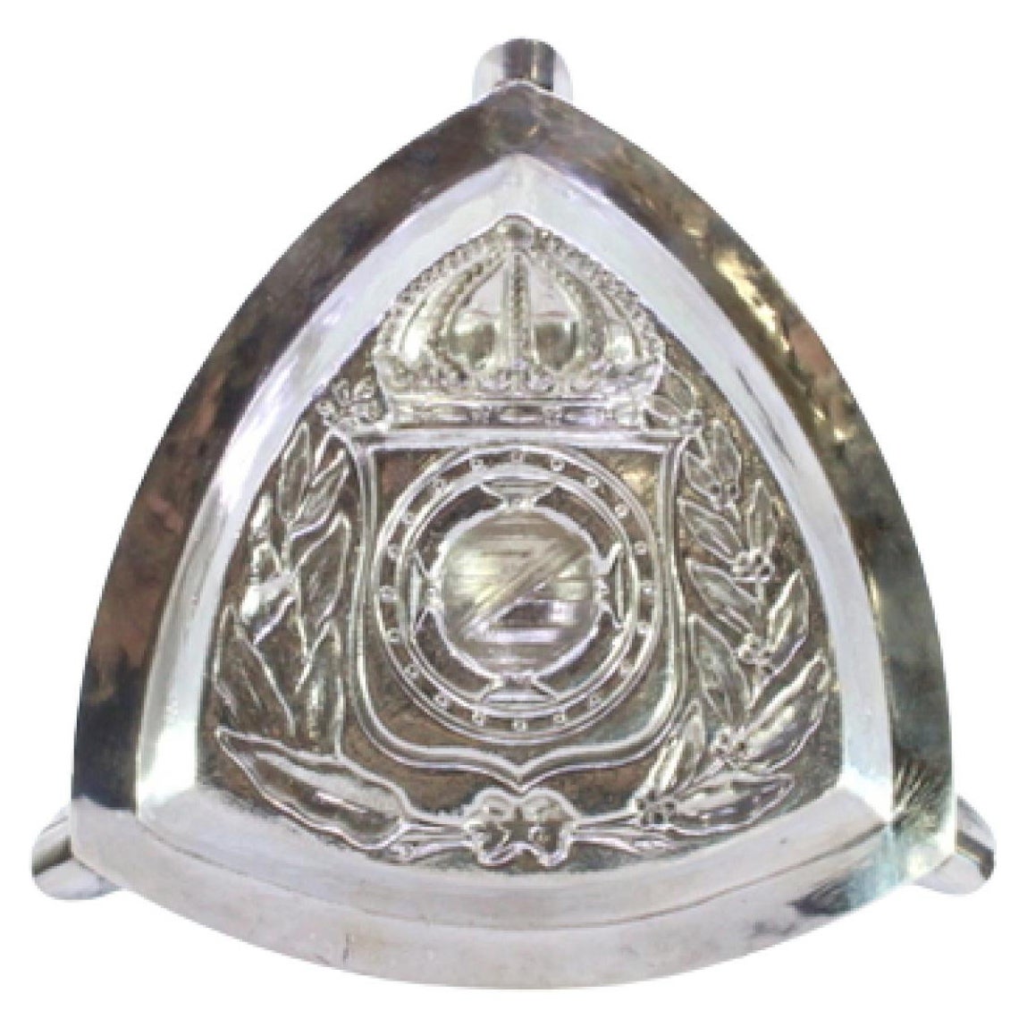 Cendrier en argent repoussé avec motifs floraux, sphère armillaire, trois reposoirs. en vente