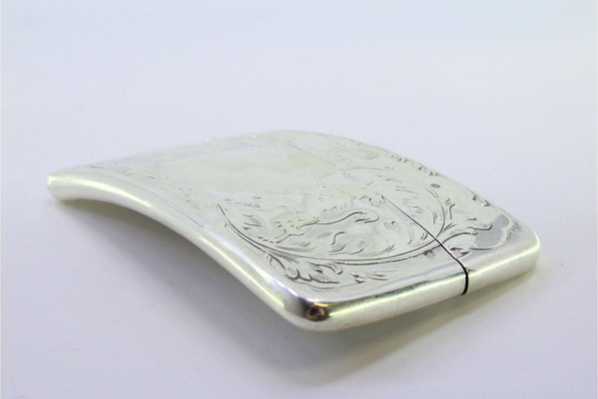 Embossed silver card case with coat of arms between lions In Good Condition For Sale In Porto, PT