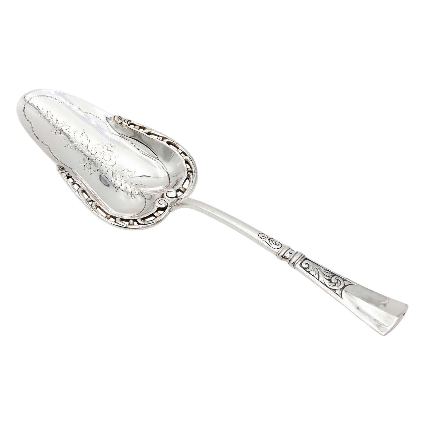 Embossed silver spatula for dessert service