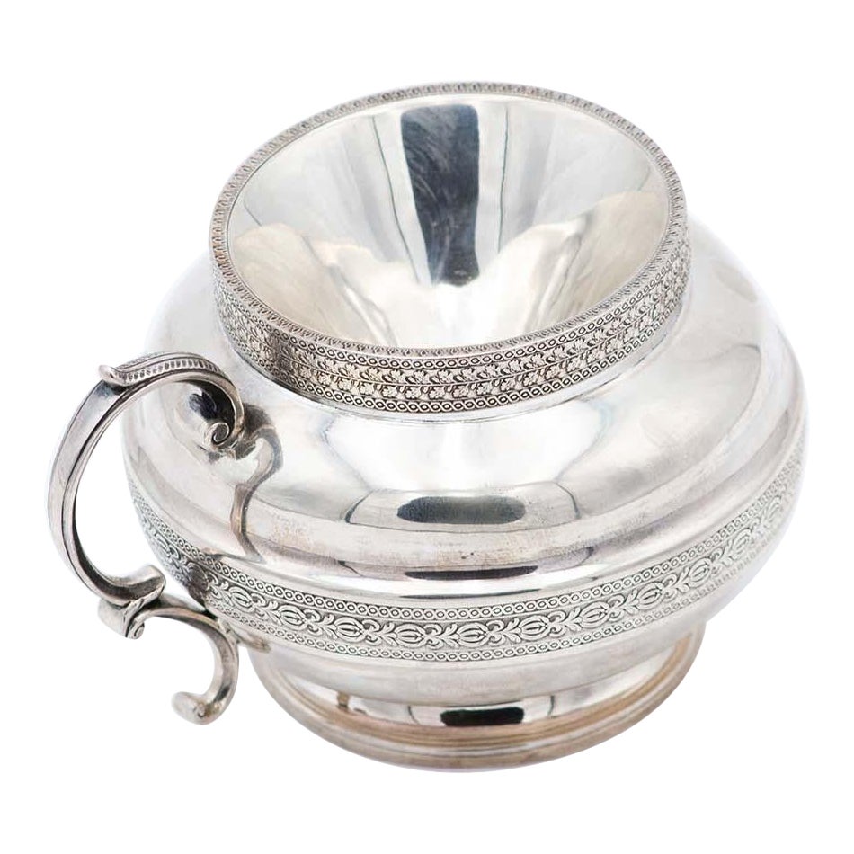 Embossed silver spittoon with fixed handle im Angebot