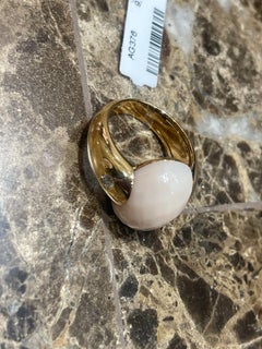 Bague en or classique avec corail rose de Méditerranée et diamants