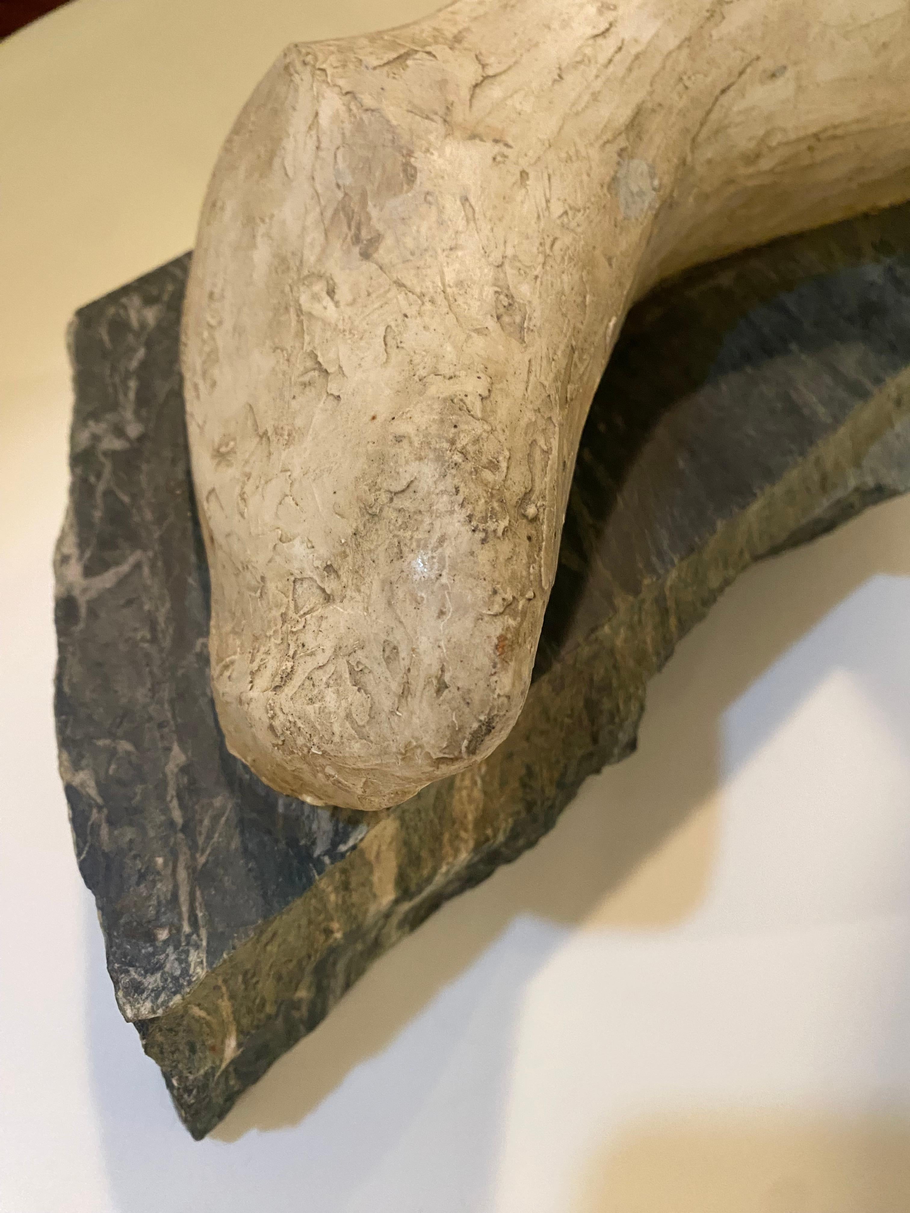 Postmoderno Scultura in argilla su base di marmo 