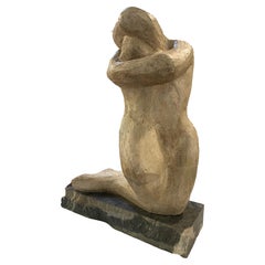Sculpture en argile « Embrace » sur socle en marbre de Joan Carl Strauss