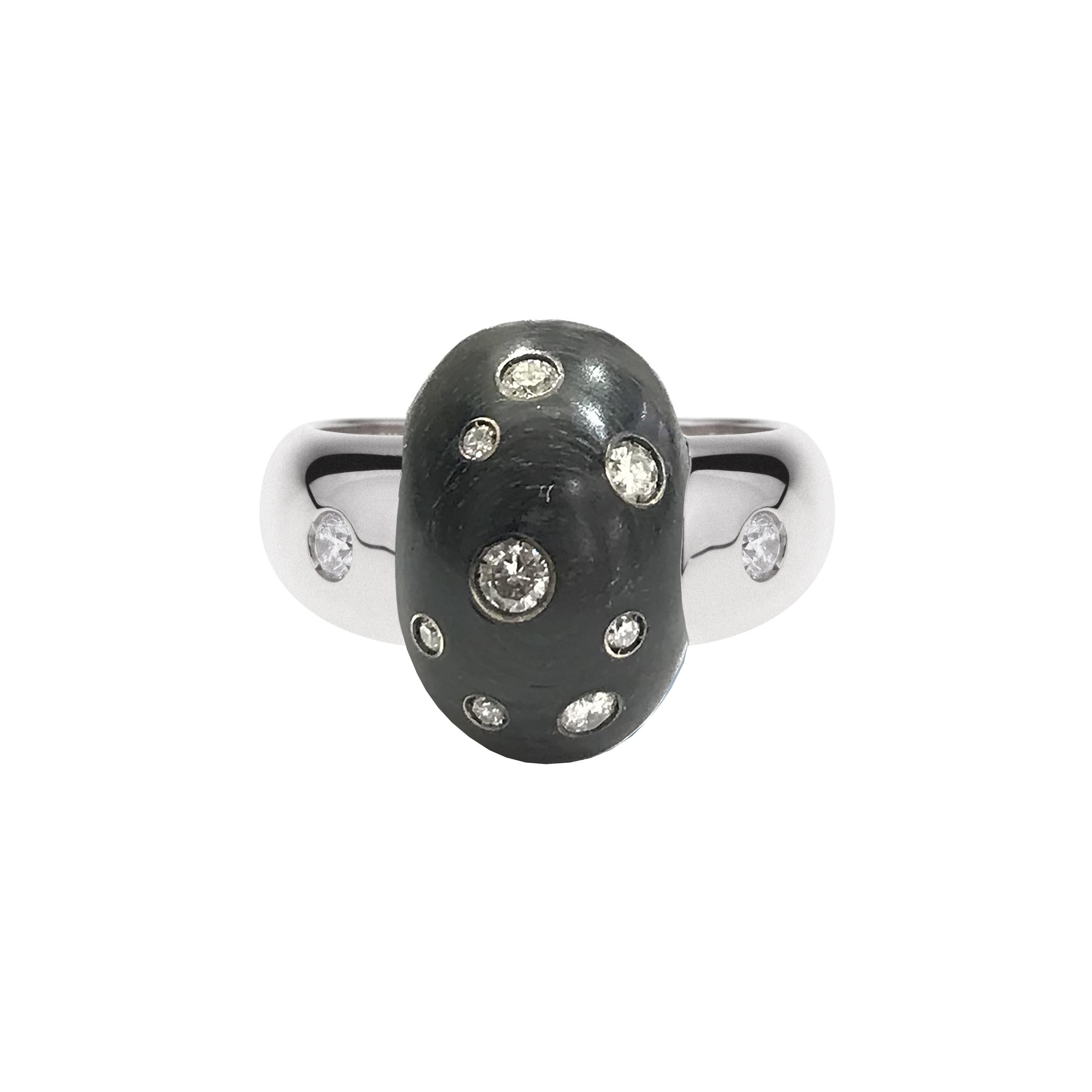 Embrace Collection by Angeletti. White Gold Ring With Diamonds set on Black Carbon Cabochon.
Iconic Embrace Model, Designed and Manifactured in Rome.
White Gold Ring with Diamonds (ariround ct. 1) on a Black Carbon Cabochon. On the side of the ring,