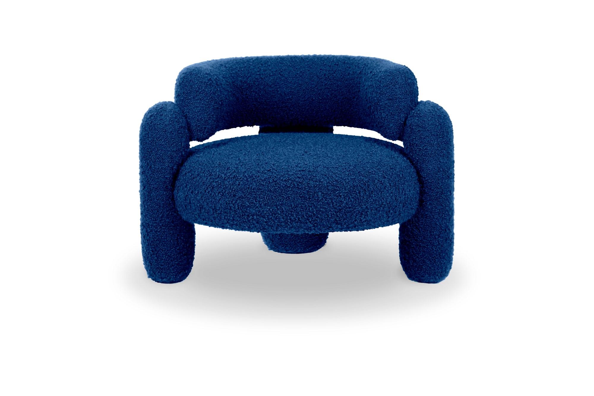 Embrace Kobalt-Sessel von Royal Stranger
Abmessungen: B 96 x T 85 x H 68 cm.
Es sind verschiedene Farben und Ausführungen der Polsterung erhältlich. Bitte kontaktieren Sie uns.
MATERIALIEN: Polstermöbel.

Der Embrace Armchair ist eine Komposition