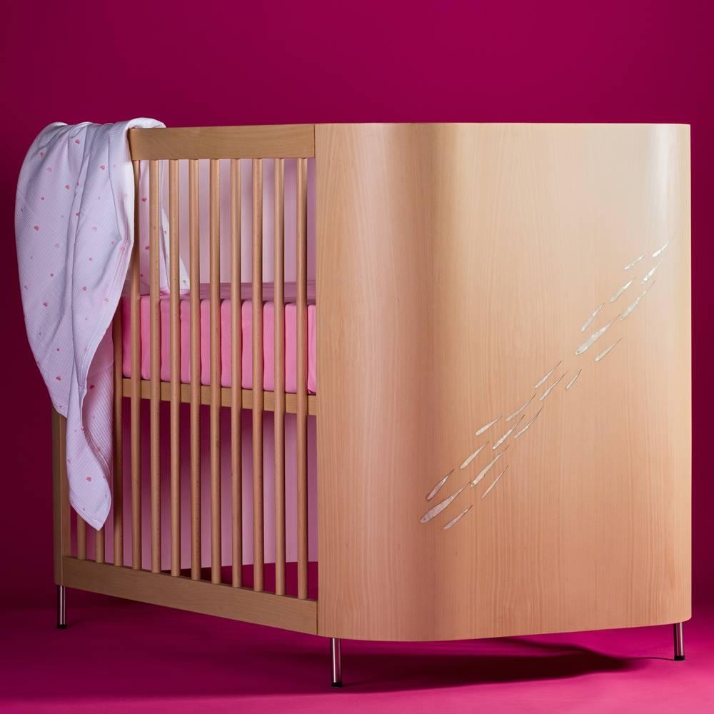 Embrace Luck Crib in Beechwood and Cotton Candy Pink by MISK Nursery In New Condition For Sale In Ras al Khaimah, AE
