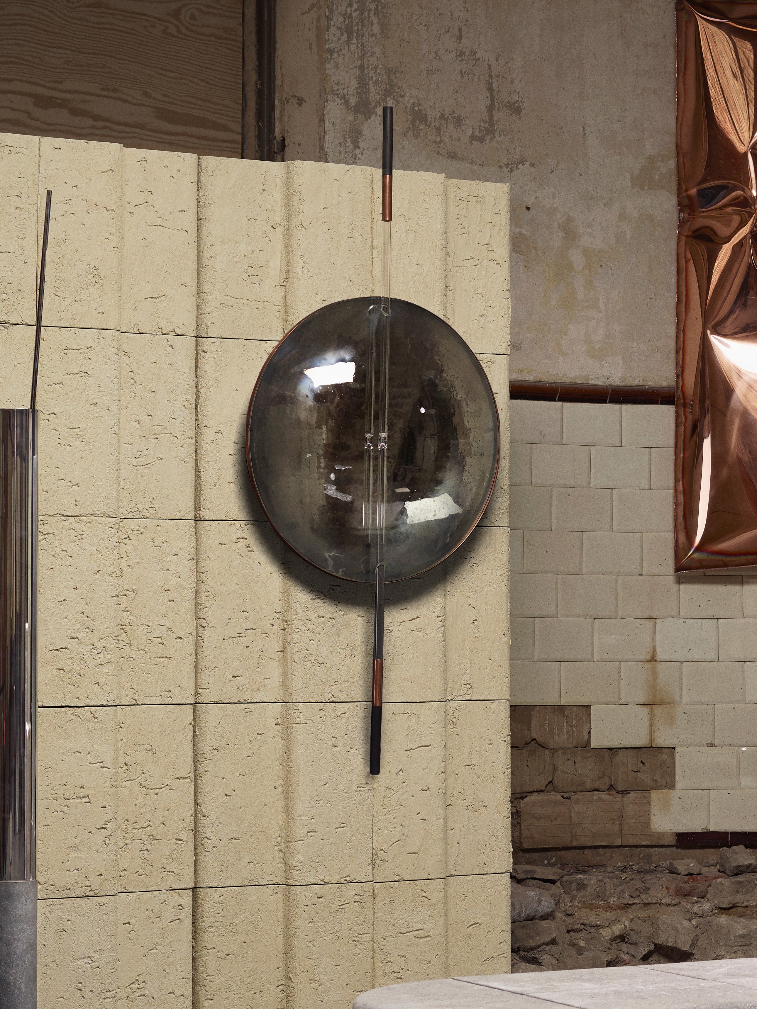 Embrace Melancholy, The Mirror Hourglass von Nel Verbeke im Angebot