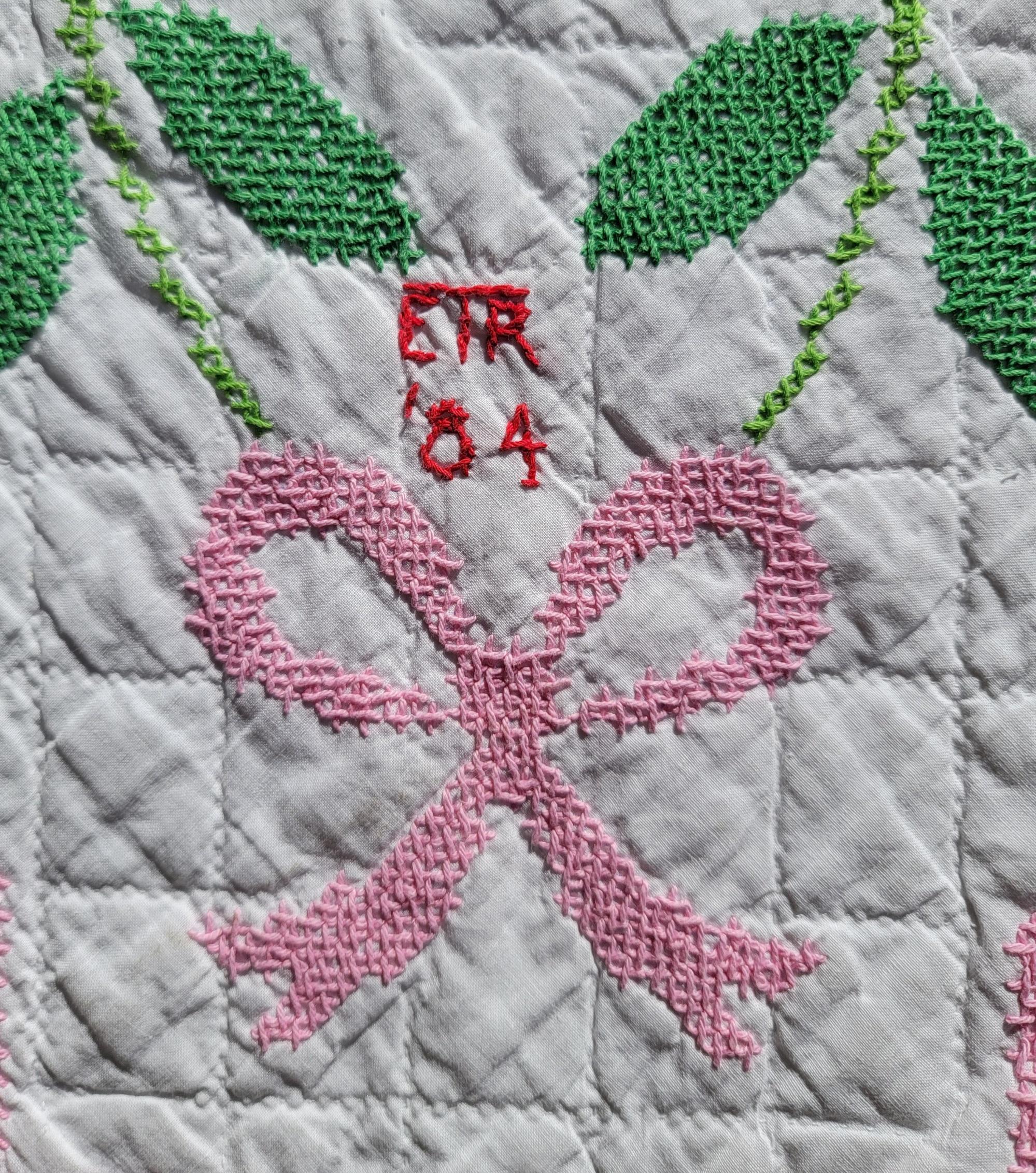 Gesticktes Album Quilt im Angebot 1
