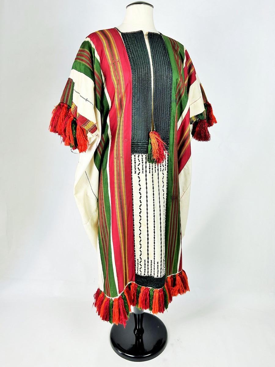 Embroidered cotton blouse with floche silk tassels - Tunisia Circa 1950 For Sale 2