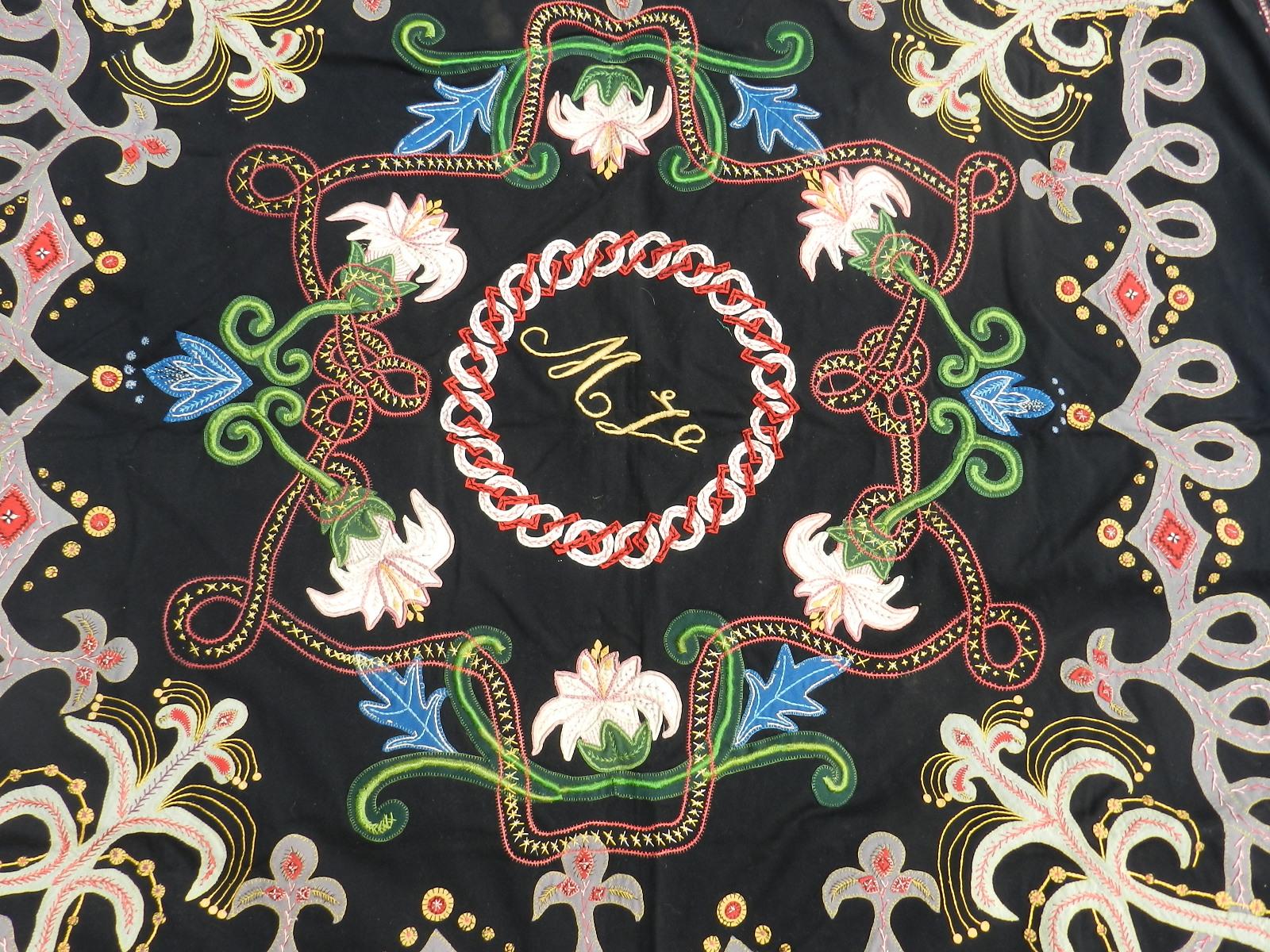 Hand embroidered cover or wall hanging French Basque Spanish circa 1900-1910 Belle Époque Art Nouveau
One of a kind
Exceptional and unusual design with central initials
Applique and with various embroidery stitches
Superb wall hanging
Chair or