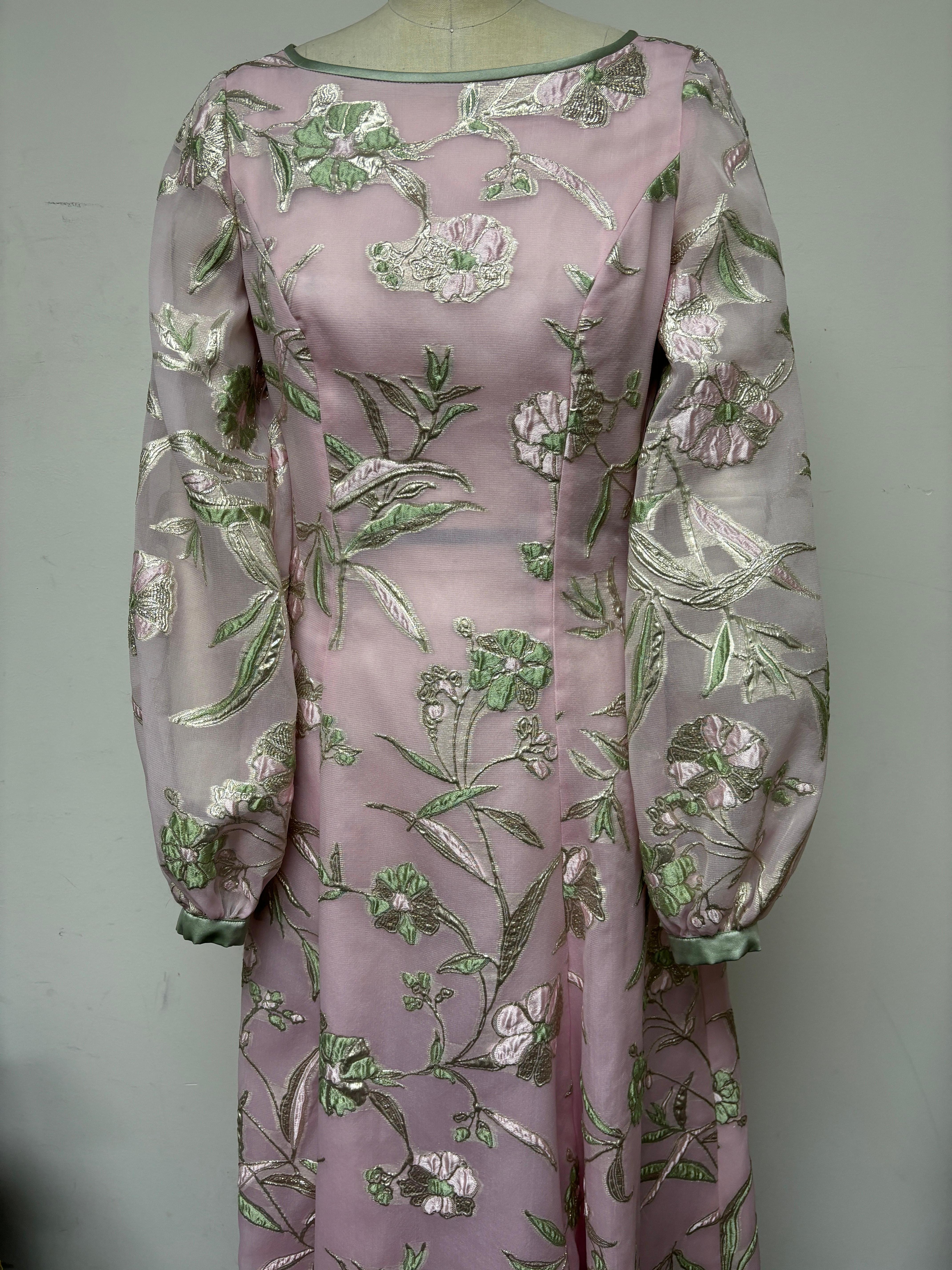 Organza Floral Francesa Bordada con Manga Entera Larga en Excelente estado para la venta en Los Angeles, CA