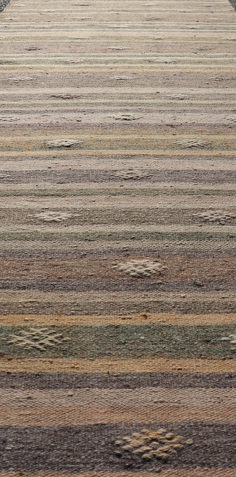 Bestickter geometrischer bunter türkischer Flachgewebe-Kelim-Läufer im Vintage-Stil im Angebot 1