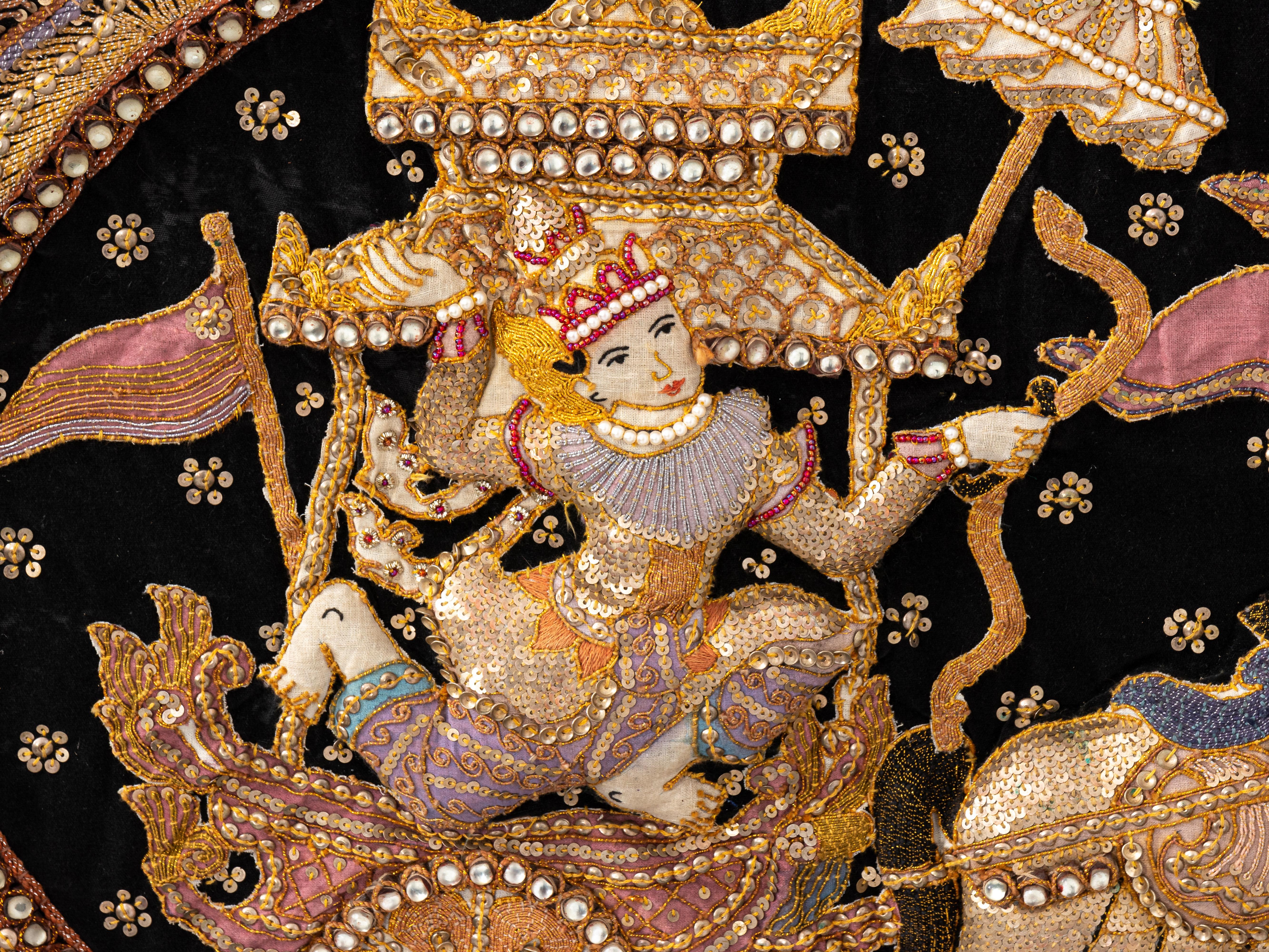 Indien Tableau d'affichage indien brodé avec détails en perles en vente