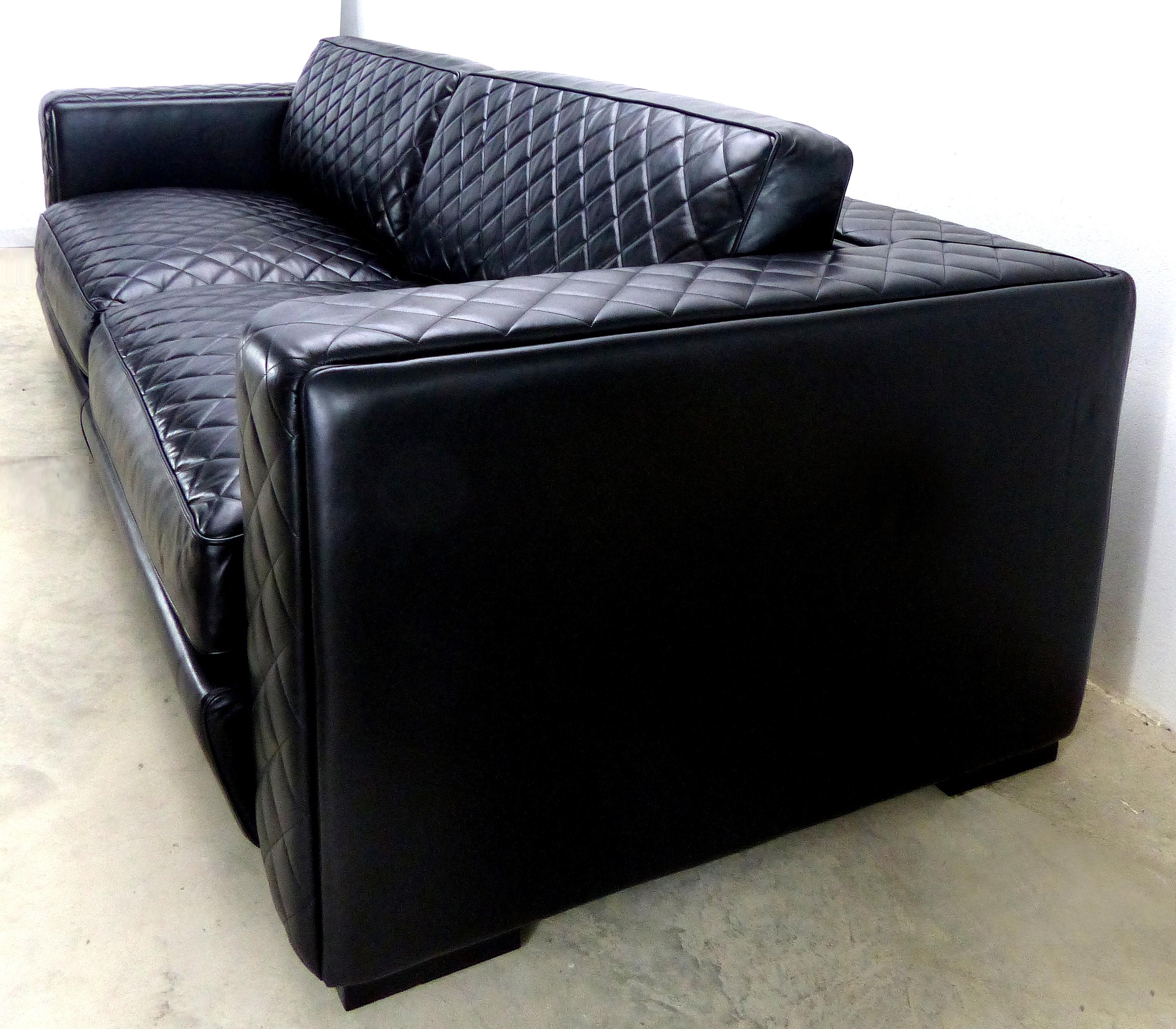 Zanaboni Italia Sofá de cuero negro acolchado, respaldo acolchado suelto y cojín de asiento Italiano en venta