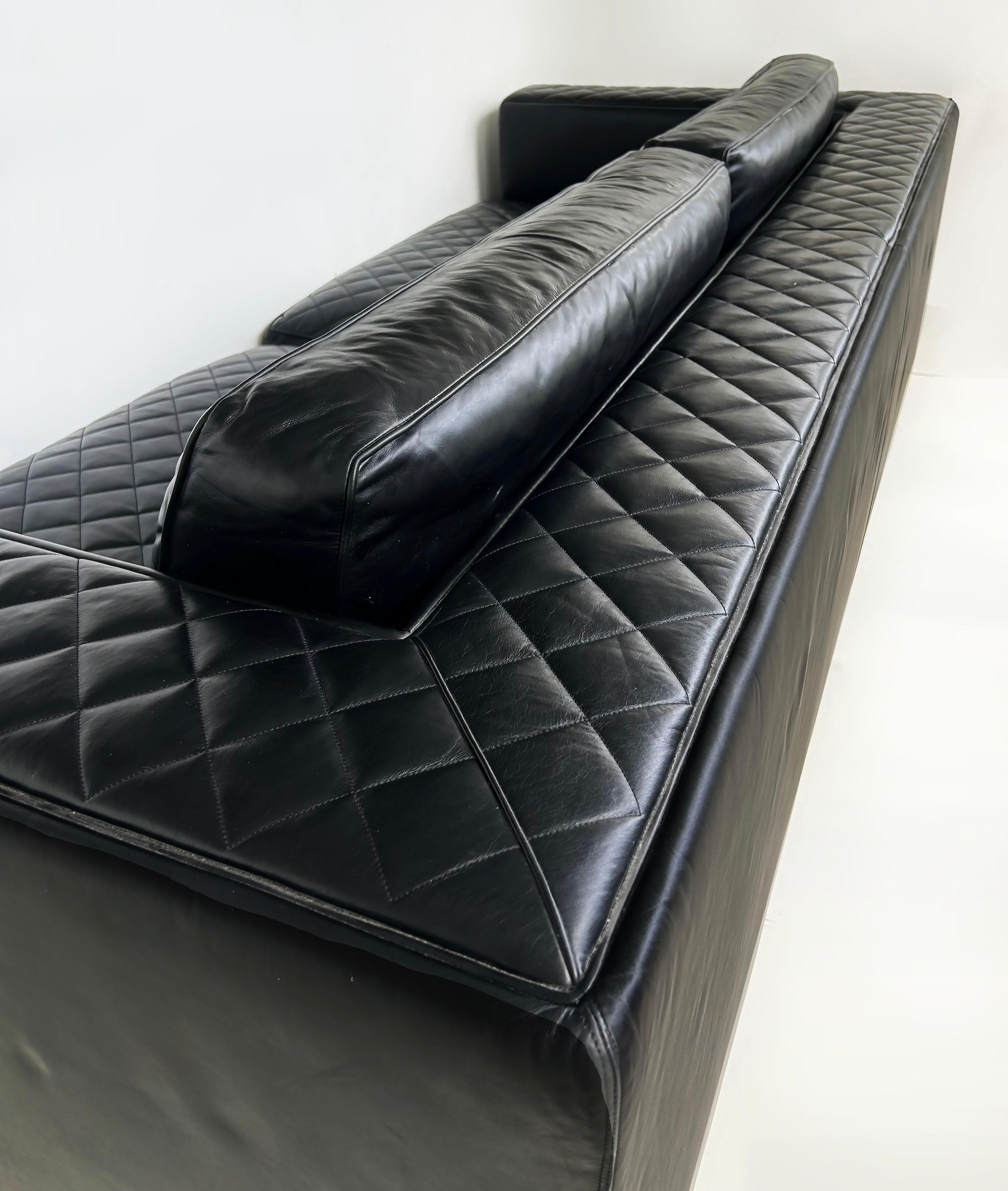 Zanaboni Italia Sofá de cuero negro acolchado, respaldo acolchado suelto y cojín de asiento Bordado en venta
