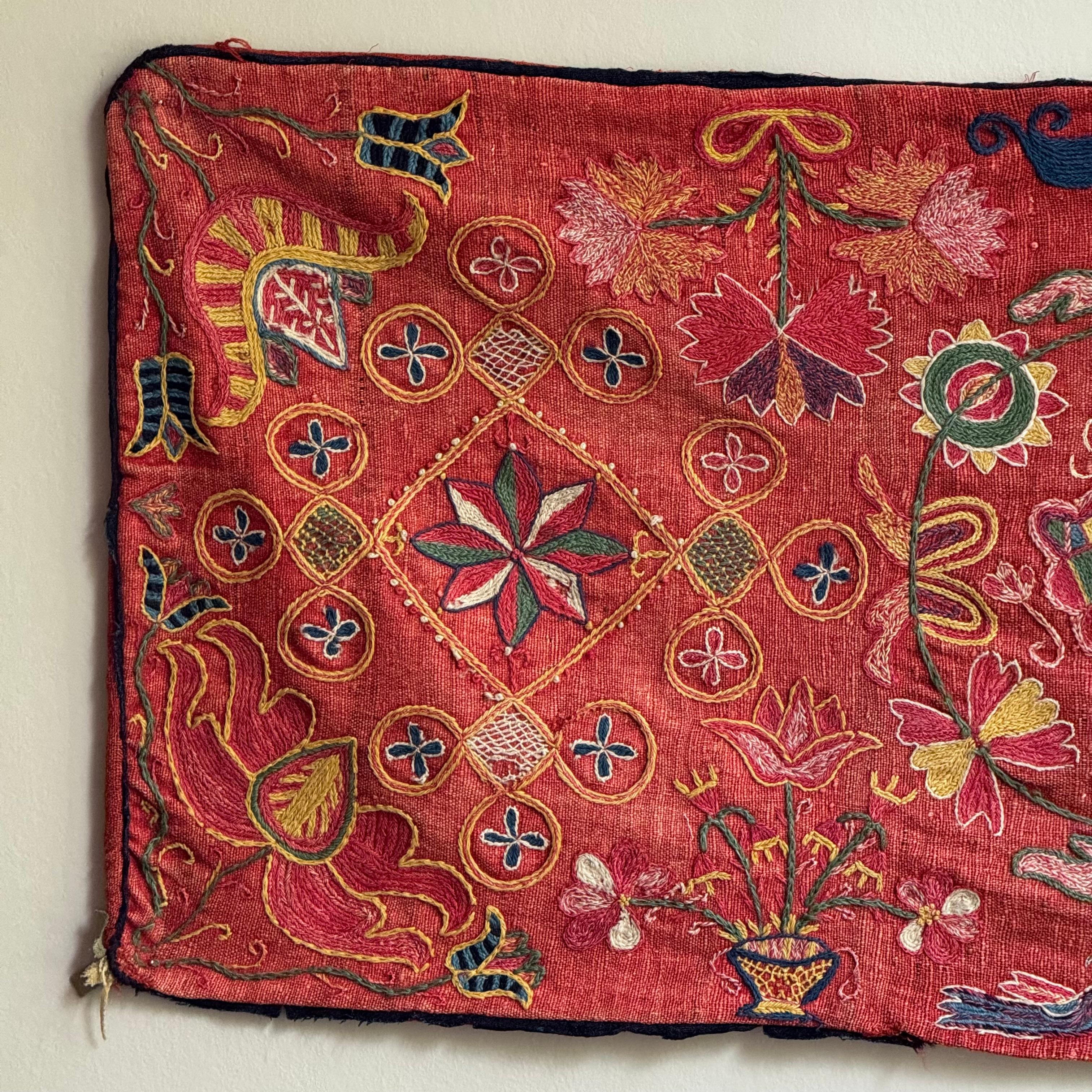 Embroidered Marriage Cushion/ Sweden, 1810 im Zustand „Relativ gut“ im Angebot in London, GB